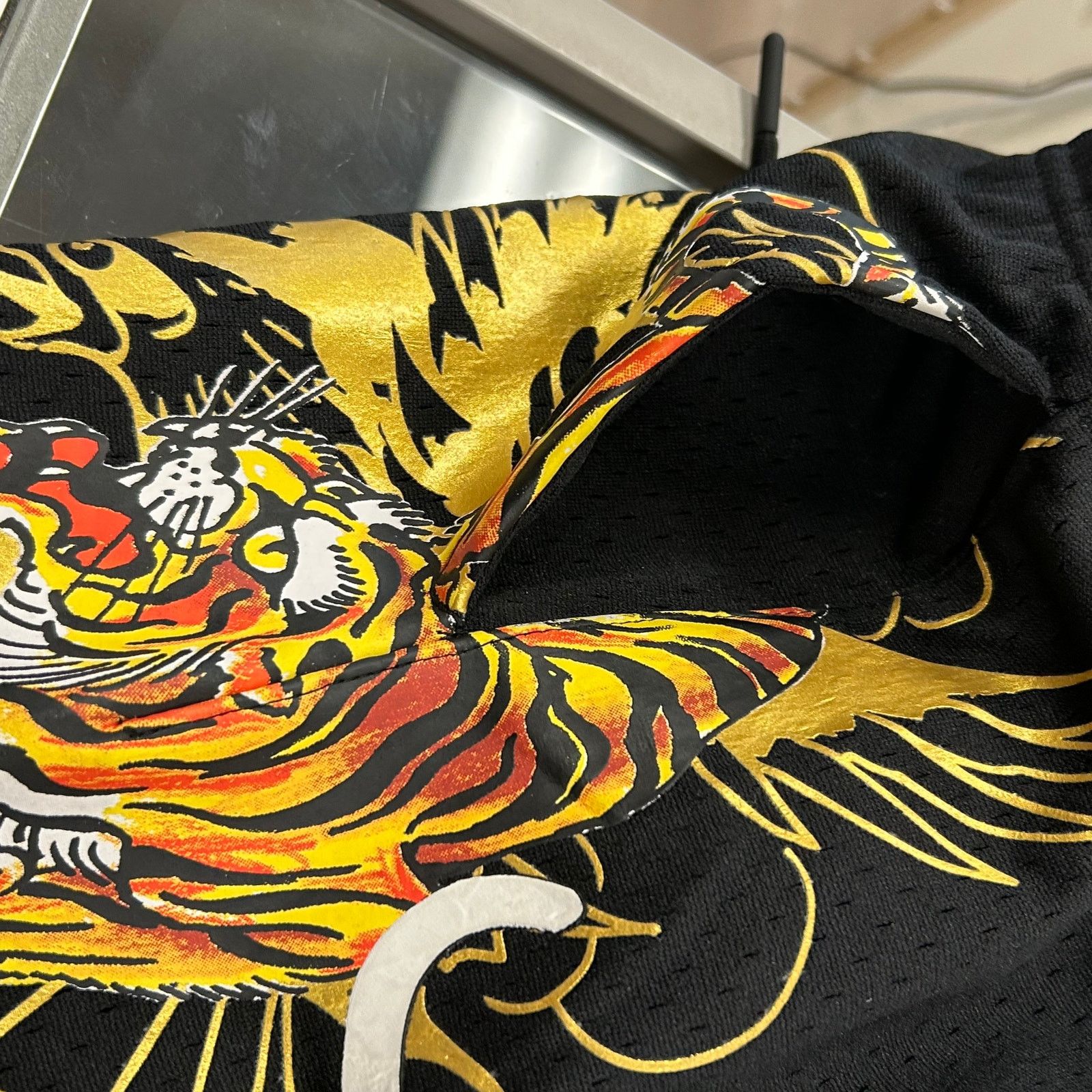 Ed Hardy Ed Hardy Crawling Tigers black mesh shorts size Large L B24 Size US 30 / EU 46 - 4 Thumbnail