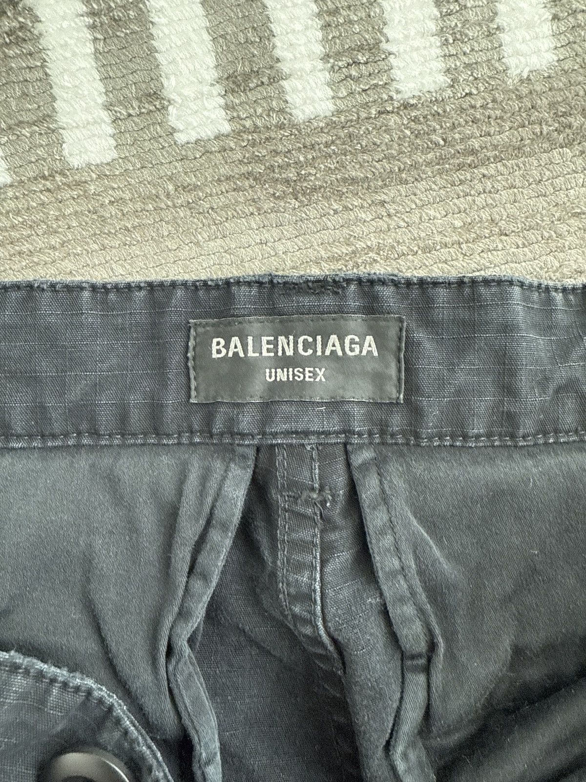 Balenciaga Balenciaga Destroyed Cargo Pants Size US 32 / EU 48 - 2 Thumbnail