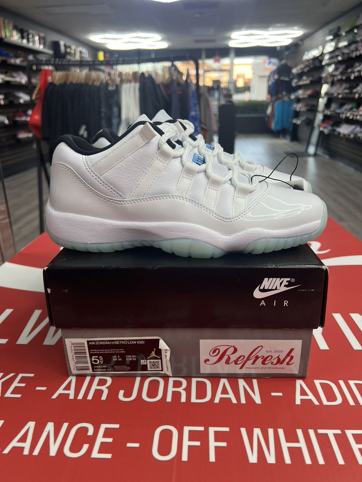 Jordan Brand Air Jordan 11 Low Legend Blue 5.5y Size US 5.5 / EU 38 - 1 Thumbnail