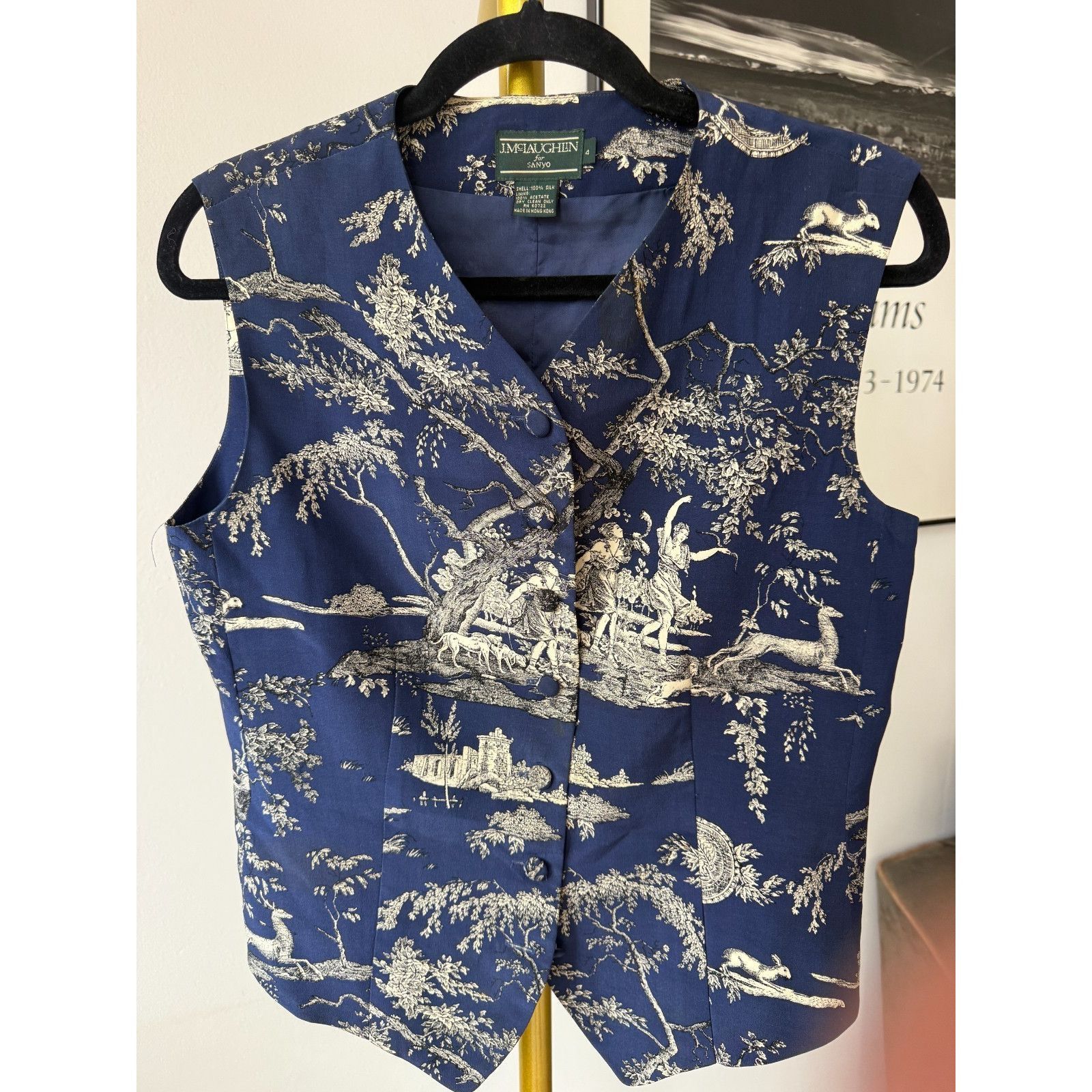 J.McLaughlin J. McLaughlin Silk Chinoiserie Vest Blue Button Front Print Size S / US 4 / IT 40 - 1 Thumbnail