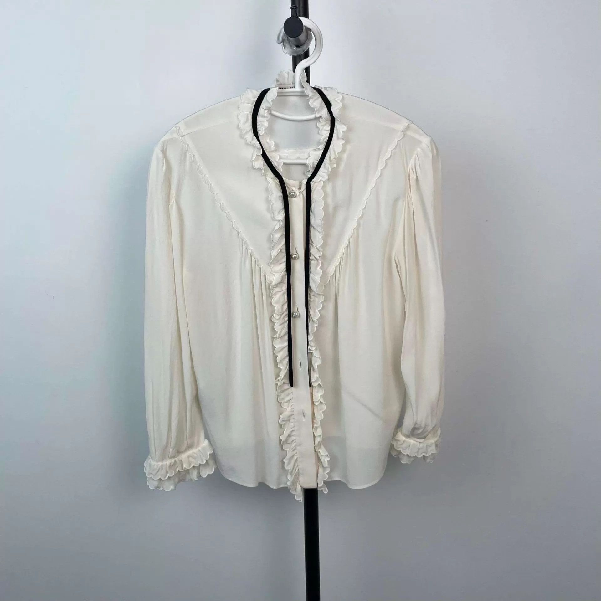 Miu Miu MIU MIU white size 36 top Size XS / US 0-2 / IT 36-38 - 1 Thumbnail
