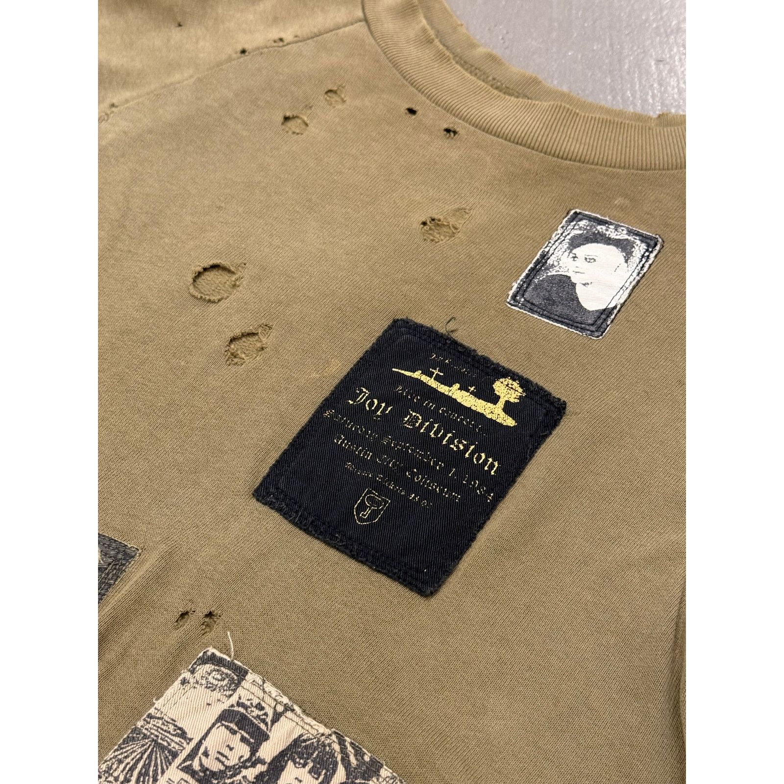 Raf Simons A/W2001 Raf Simons "Riot Riot Riot" destroyed crewneck Size US M / EU 48-50 / 2 - 10 Thumbnail