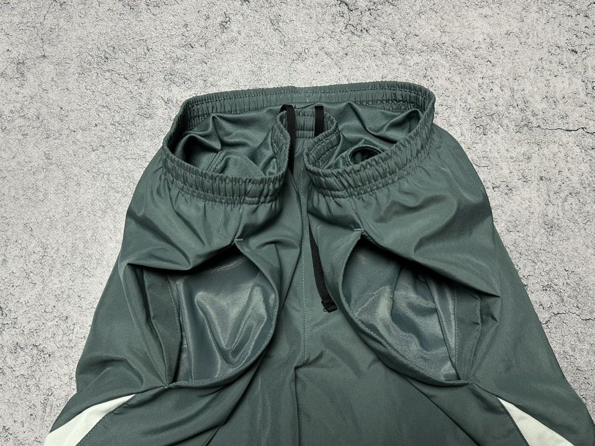 Nike Nike Dri-Fit Big Swoosh Logo Shorts Size US 30 / EU 46 - 7 Thumbnail