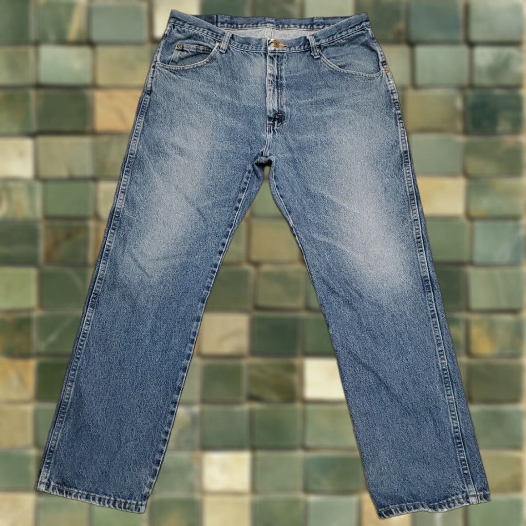 Wrangler VINTAGE Wrangler Jeans Mens 38x30 Denim Premium Quality Regular Fit 100% Cotton Comfort Blue 5-Pocket Design Mens Regular Jeans USA 90s Size US 38 / EU 54 - 1 Thumbnail