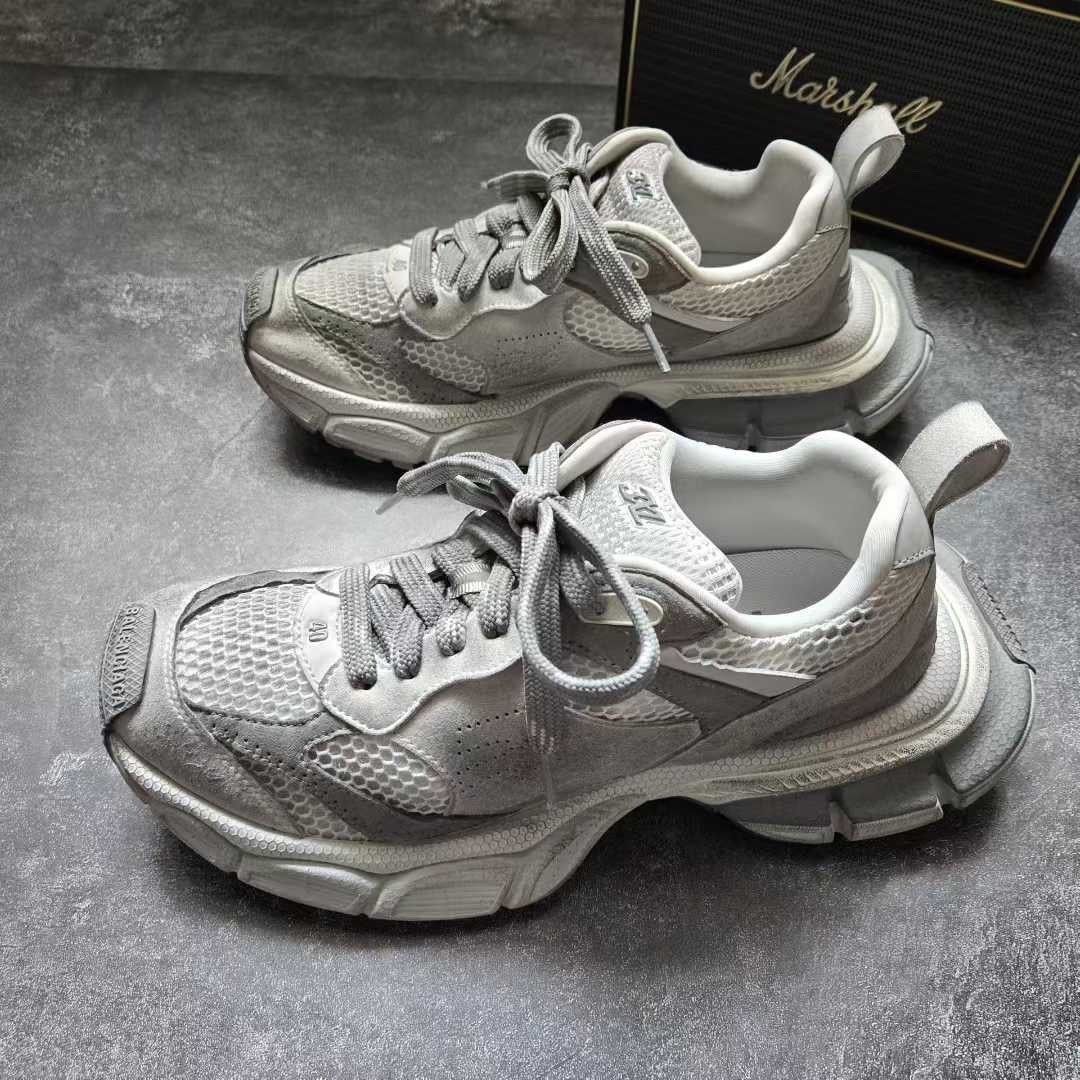 Balenciaga Balenciaga White Lowtop Sneakers 7.5 Men Size US 7.5 / EU 40-41 - 1 Thumbnail