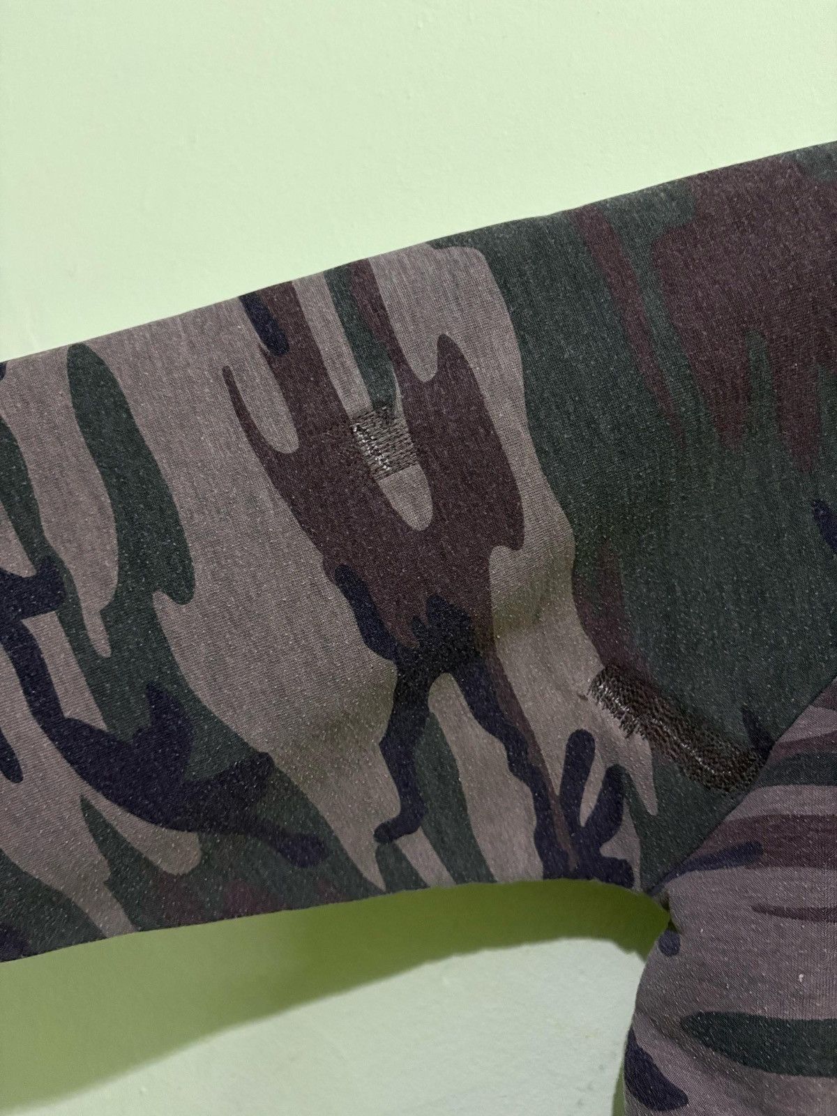 Carhartt VTG 90's Carhartt Camouflage Sweater Small Logo Design Size US L / EU 52-54 / 3 - 15 Thumbnail