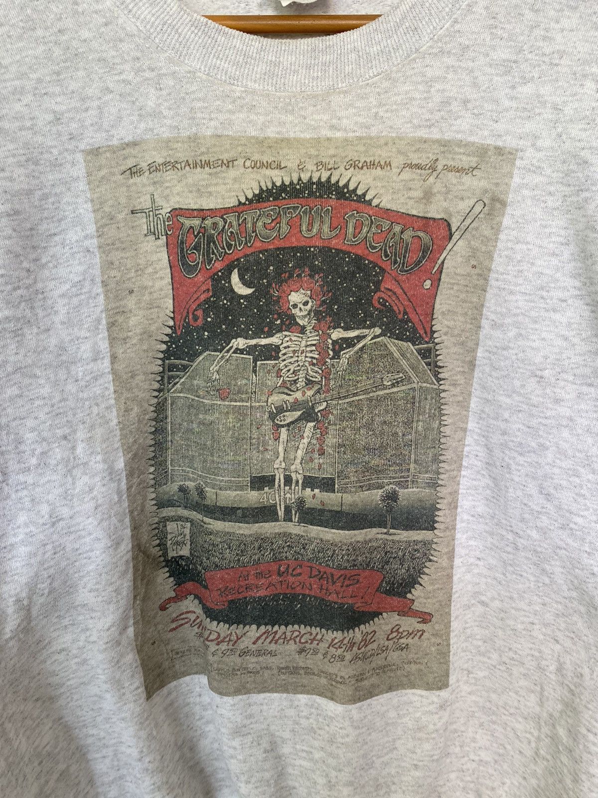 Band Tees 1982 Grateful Dead Live at Recreation Hall, UC Davis Size US L / EU 52-54 / 3 - 4 Thumbnail