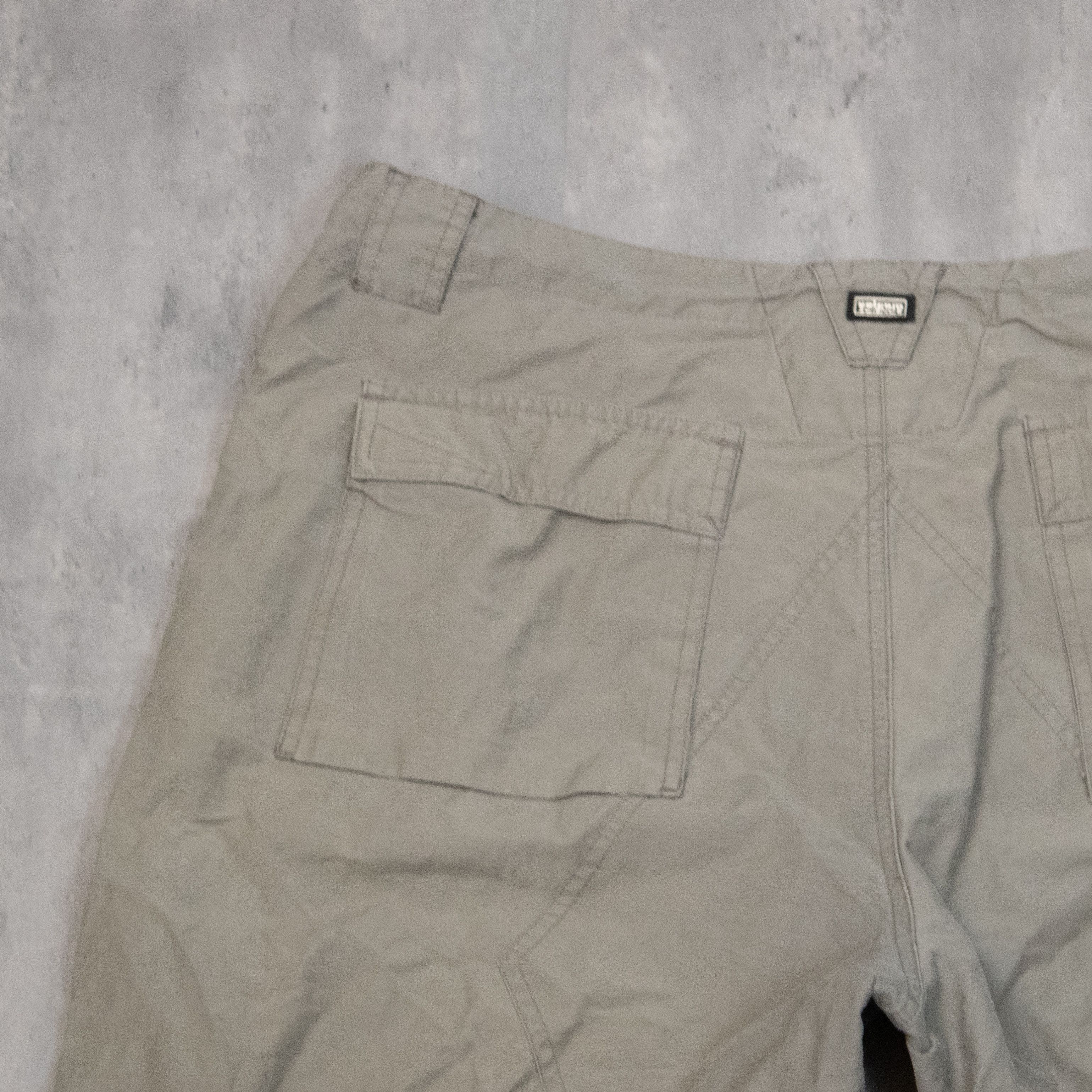 Volcom Y2K Volcom Baggy Cargo Olive Grey Baggy Relax Shorts Size US 36 / EU 52 - 11 Thumbnail