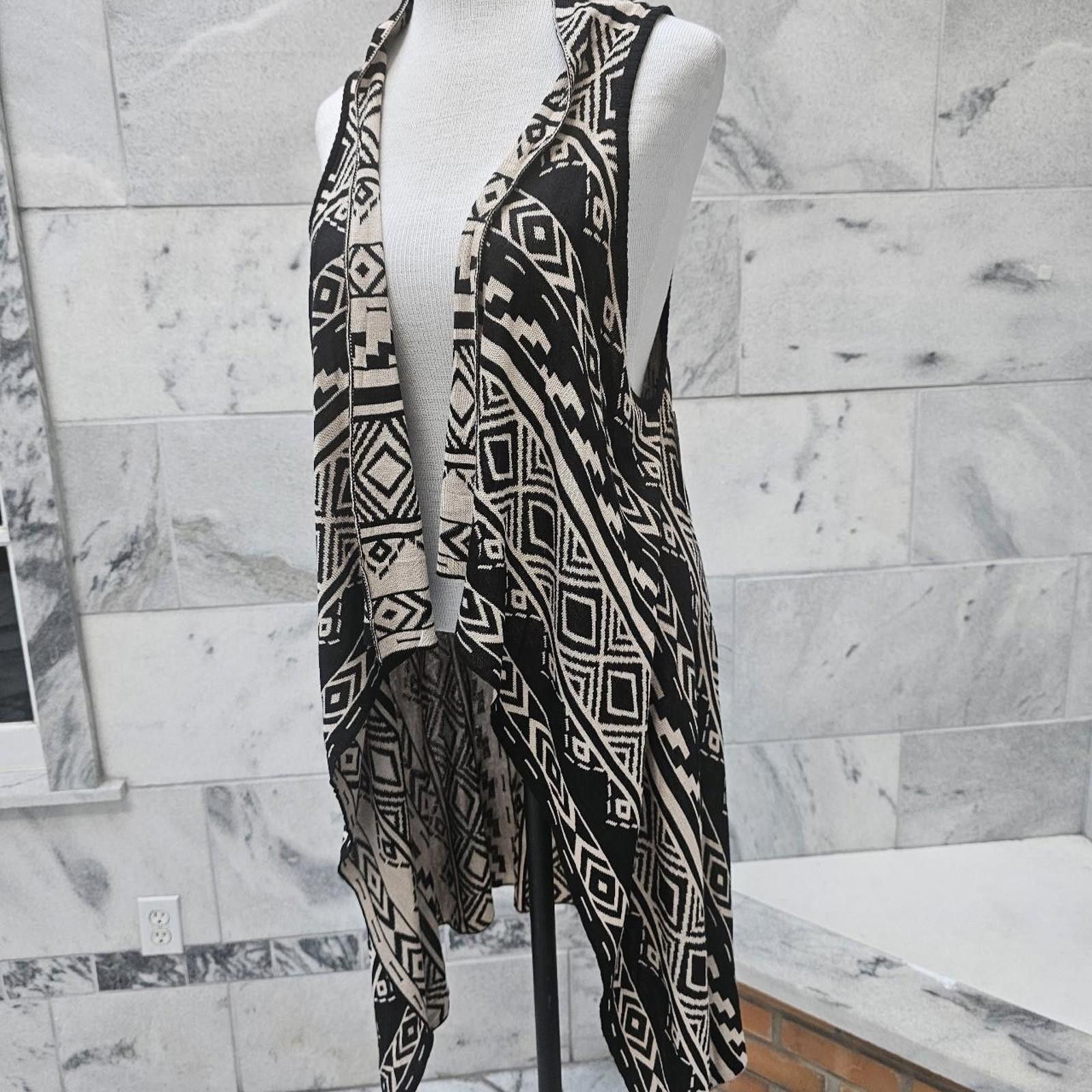 Other Women's Black and Tan NWT Knit Vest Size L / US 10 / IT 46 - 2 Thumbnail