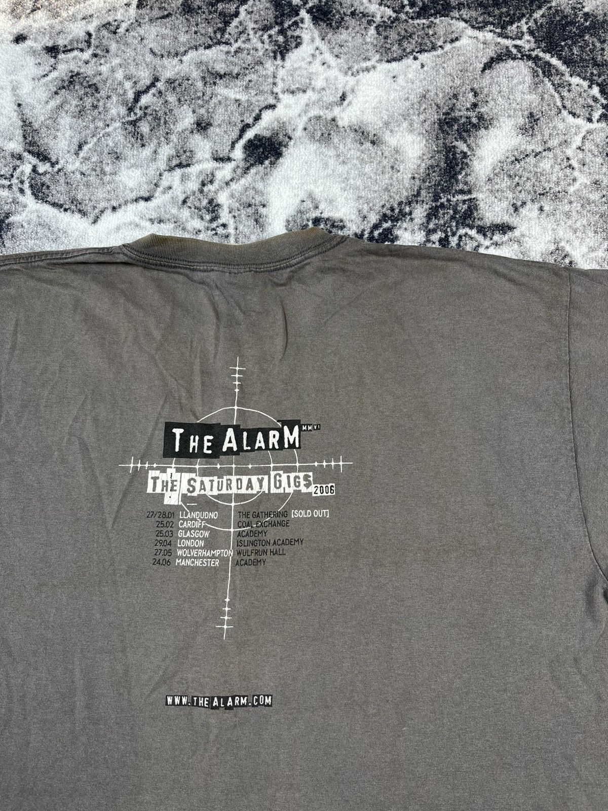 Gildan The Alarm Band Tee Faded Distressed Vintage Style Size US XL / EU 56 / 4 - 17 Thumbnail