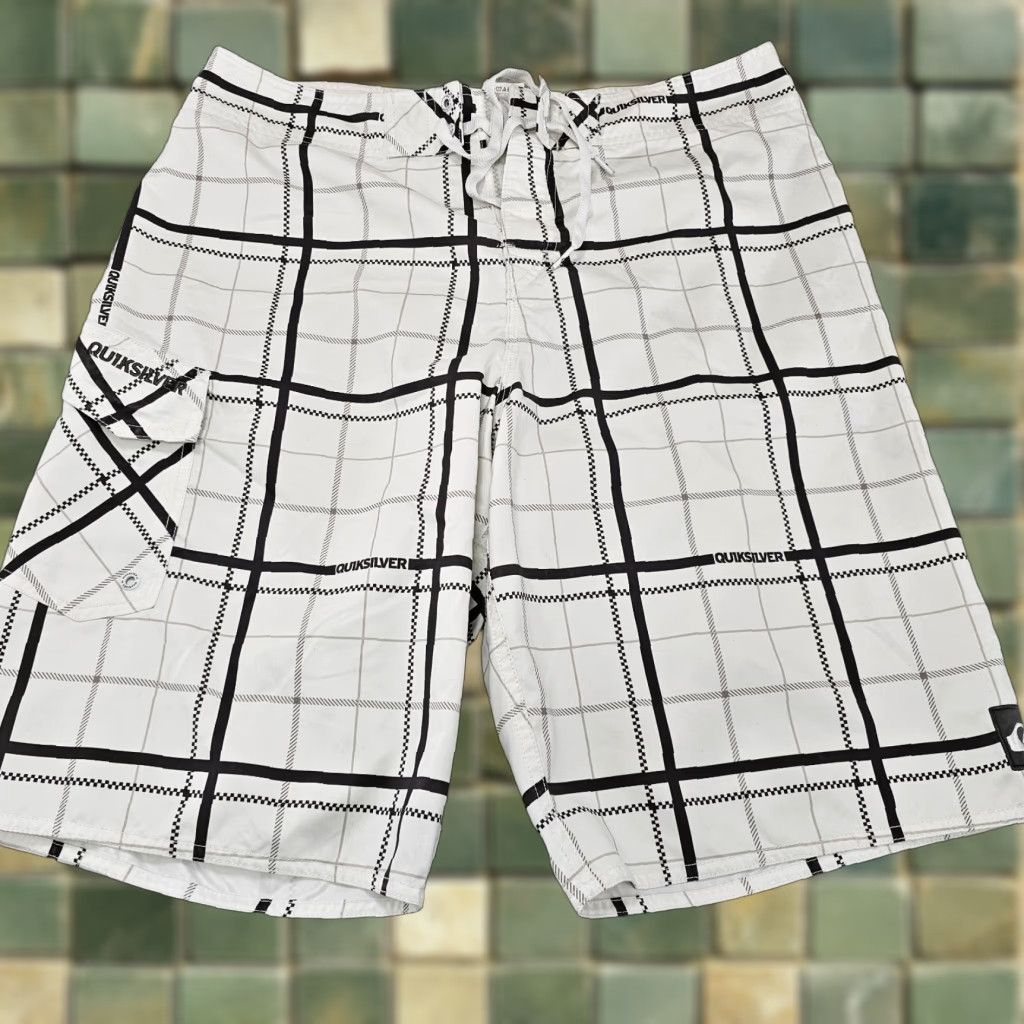 Quiksilver Quiksilver Board Shorts Mens 34 White Check Pattern Quick Dry Pockets Drawstring Surfing Swim Bottoms Size US 34 / EU 50 - 1 Thumbnail