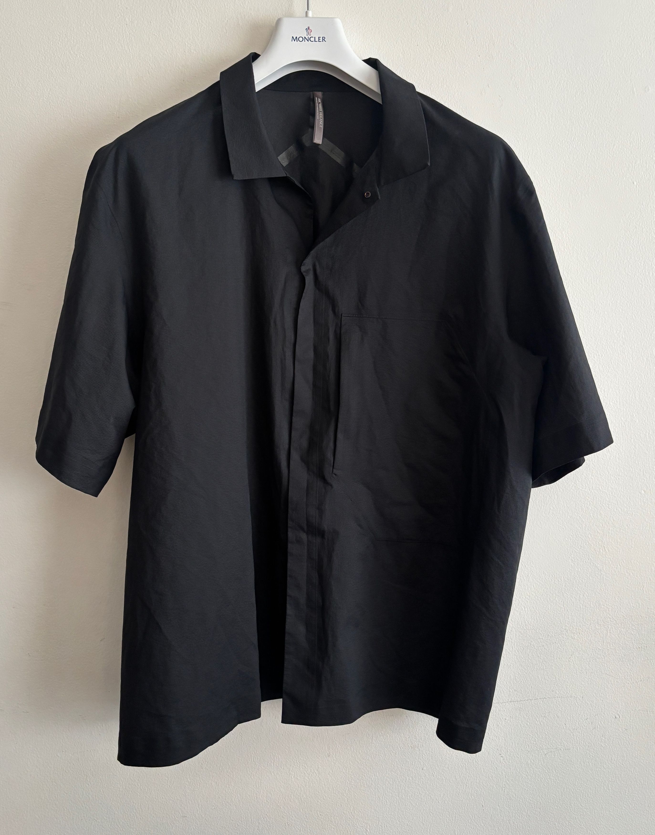 Arc’teryx Veilance Black Demlo Short Sleeve Shirt - XL