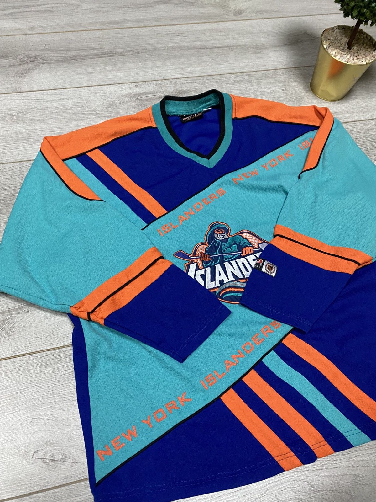 NHL Vintage Starter New York Islanders Hockey Jersey NHL Size US M / EU 48-50 / 2 - 6 Thumbnail