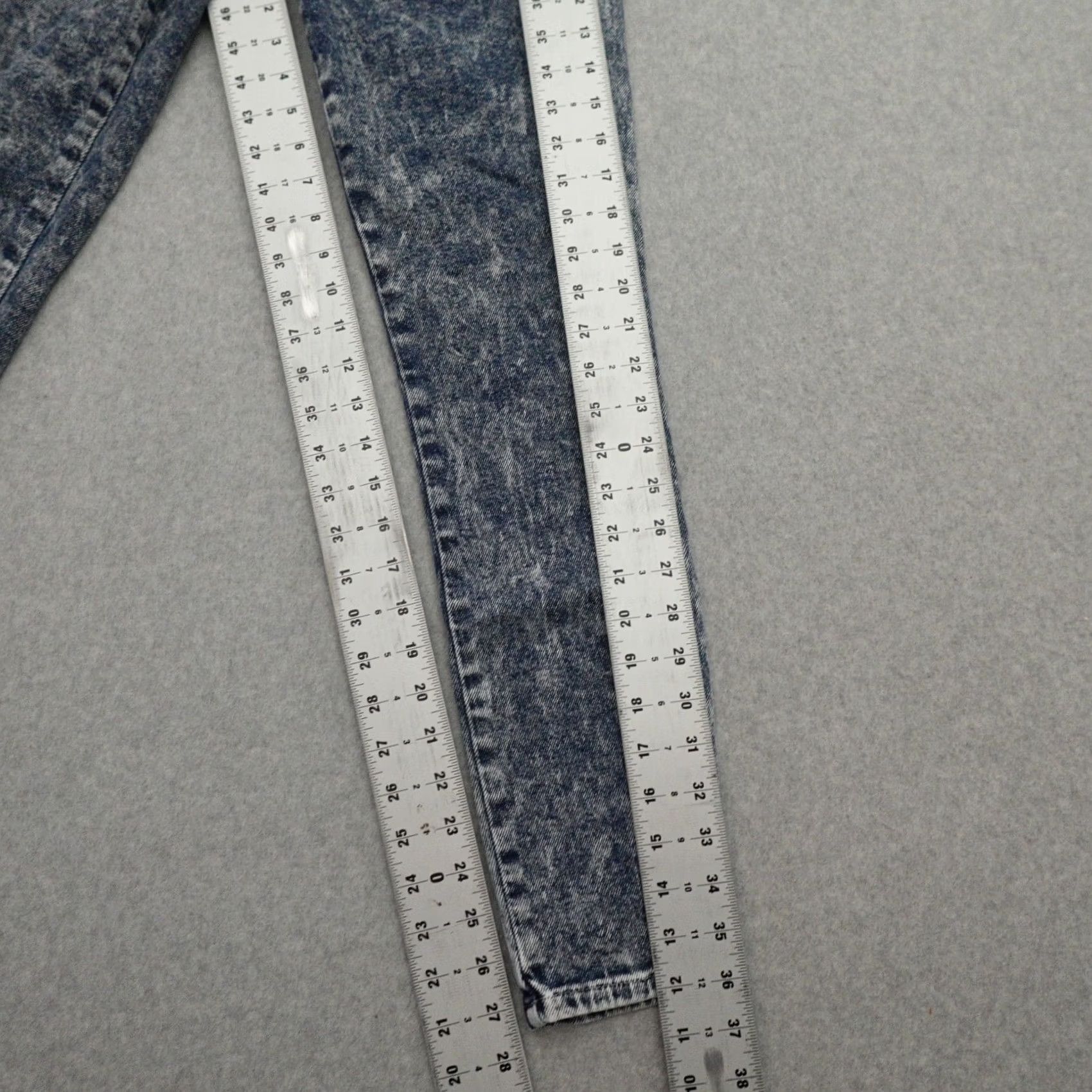 Guess GUESS Jeans Women's 26 (26X28) Acid Wash Skinny Button Fly Blue Jeans Size 26" / US 2 / IT 38 - 6 Thumbnail
