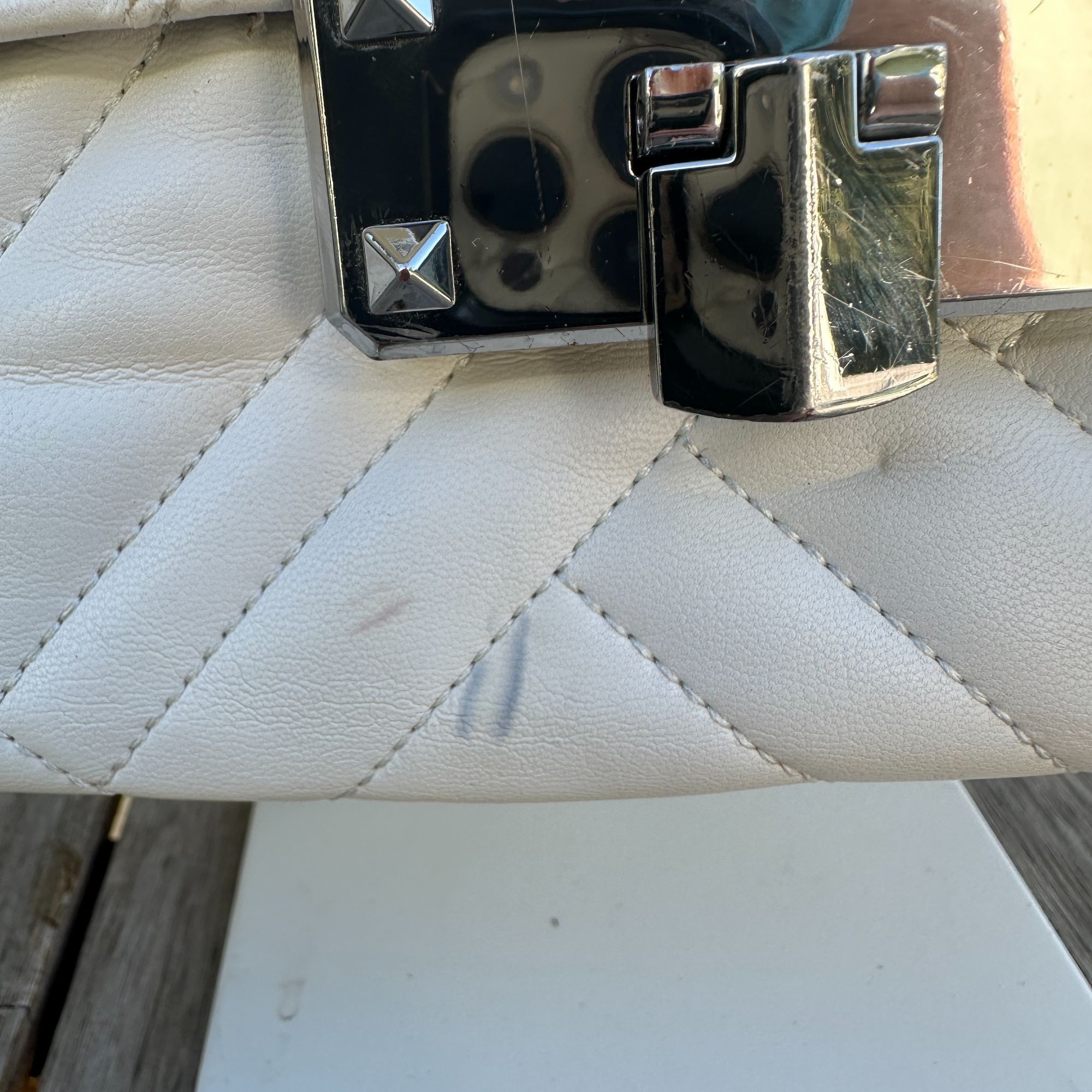 Michael Kors Michael Kors White Quilted Leather Peyton Shoulder Bag Size ONE SIZE - 14 Thumbnail