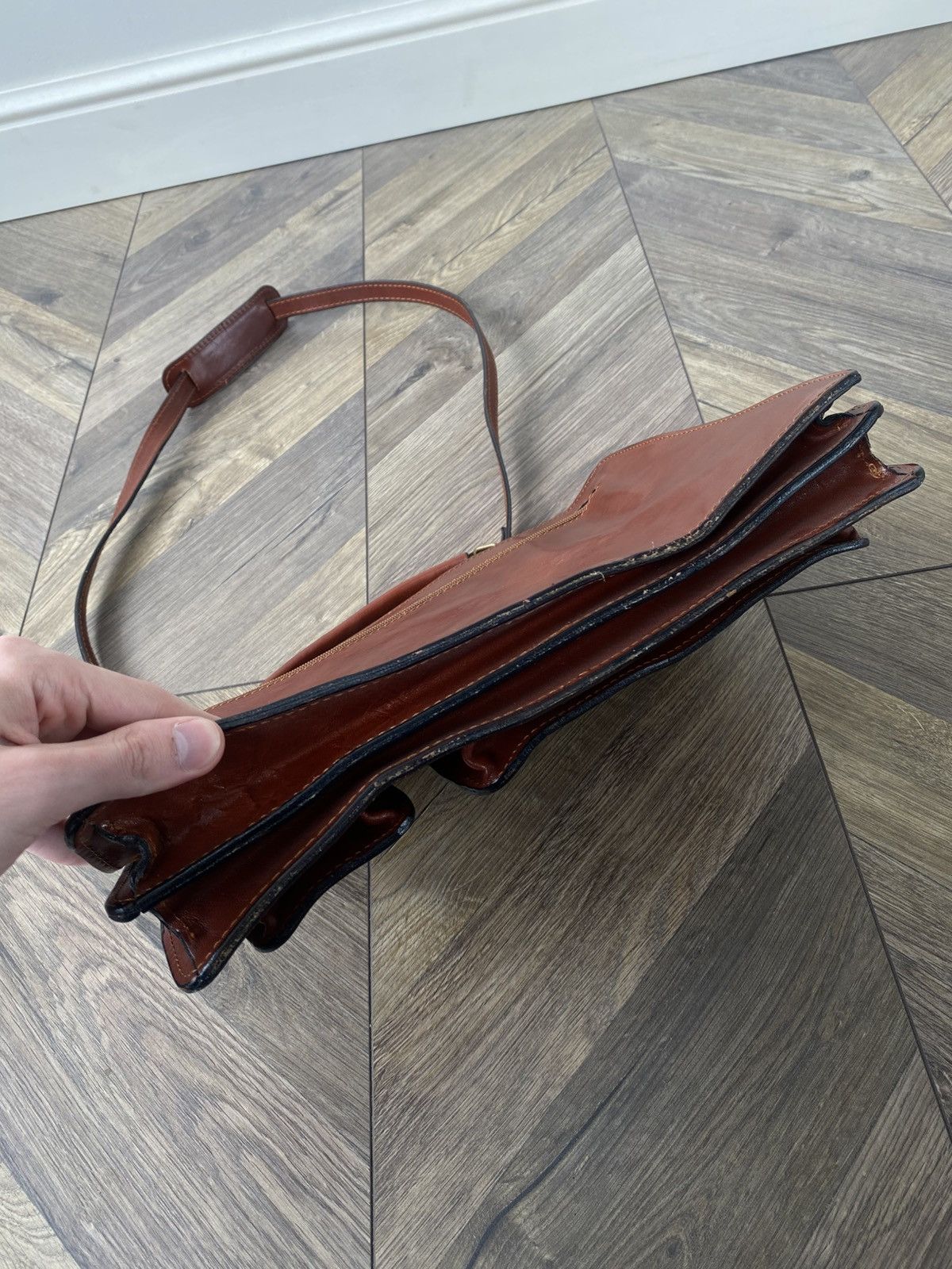 Designer Vintage Guelfi Ghibellini Heavy Brown Genuine Leather Bag Size ONE SIZE - 9 Thumbnail