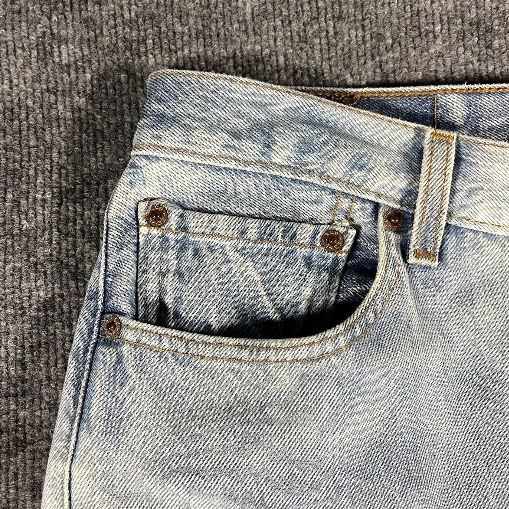 Levi's VINTAGE Levi's 501XX Jeans Denim Button Fly Regular Mens Jeans 34x31 Blue 90s USA Straight Limited Distressed USA Theme Men Size US 34 / EU 50 - 3 Thumbnail