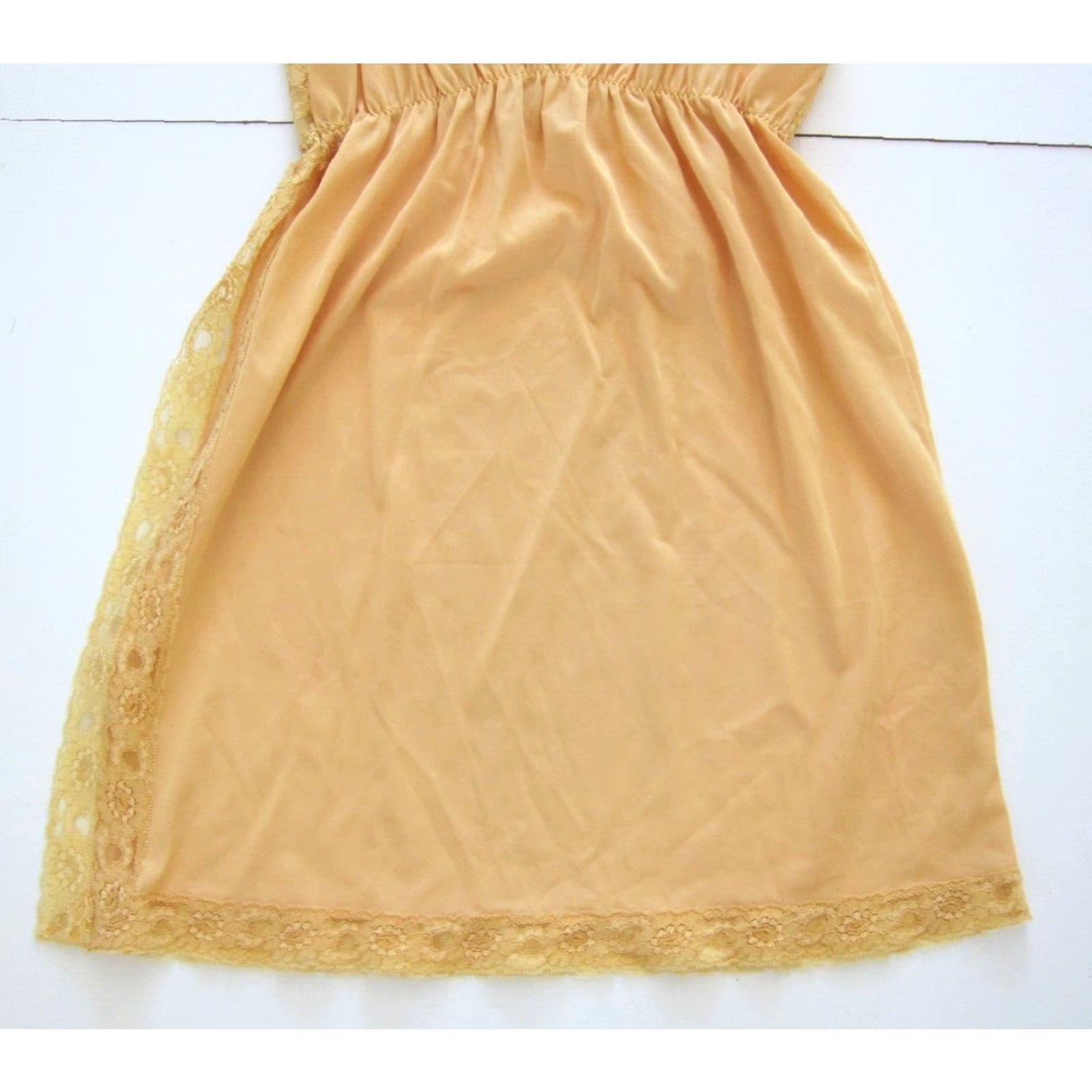 Vintage VINTAGE Texsheen Yellow Lace Sleeveless Nightgown Lingerie Short Stretch 100% nylon Womens S Small Dress Nightgown Size 28" / US 6 / IT 42 - 6 Thumbnail