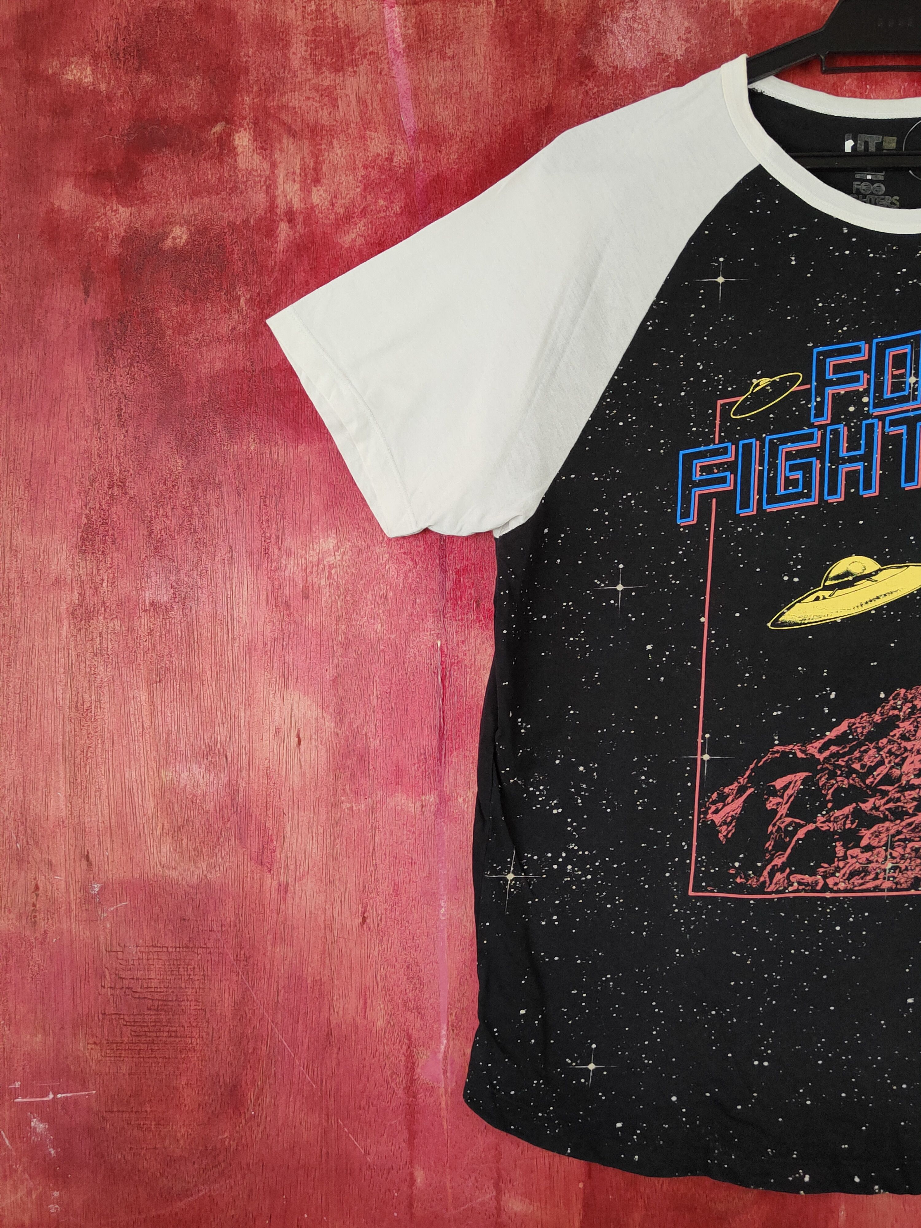 Band Tees Uniqlo X Foo Fighter Sleeve T-shirts #S2302 Size US M / EU 48-50 / 2 - 4 Thumbnail