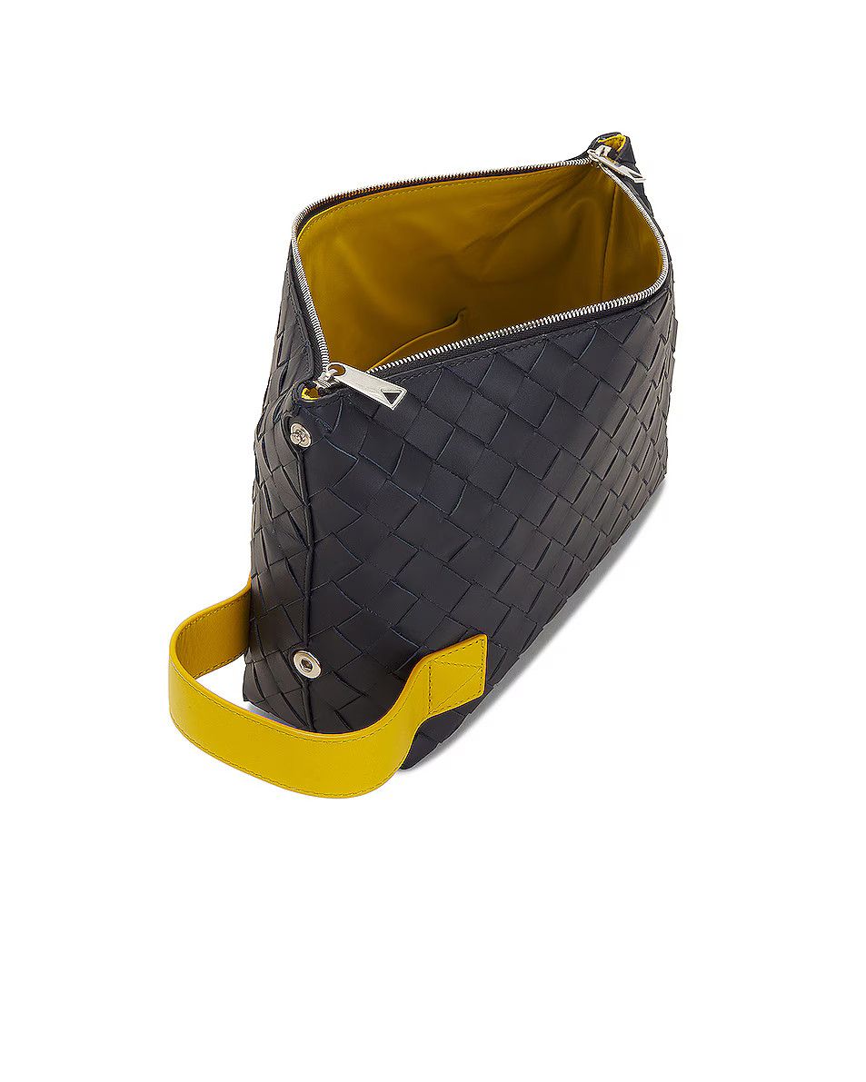 Bottega Veneta o1loc1c0624 Size: OS / 709310 Leather Pouch in Black Size ONE SIZE - 4 Thumbnail