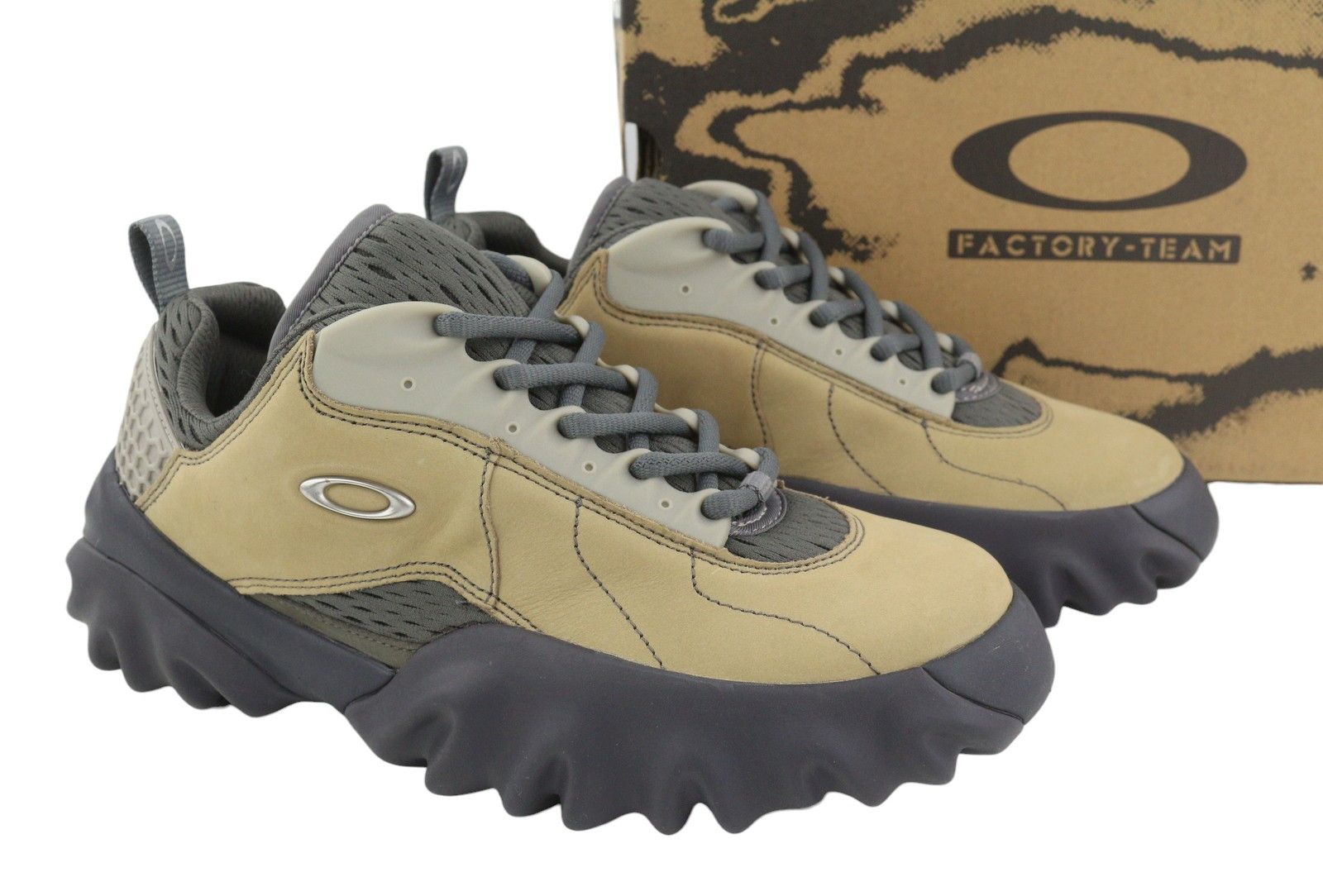 Oakley FACTORY TEAM NUBUCK CHOP SAW EU40 Limited Edition 87960 Size US 10 / IT 40 - 1 Thumbnail