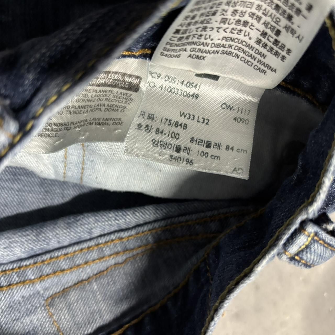Levi's × Vintage Crazy Vintage Y2K/2000s Grunge Faded Dark Wash Levis Denim Jeans! Size US 32 / EU 48 - 8 Thumbnail