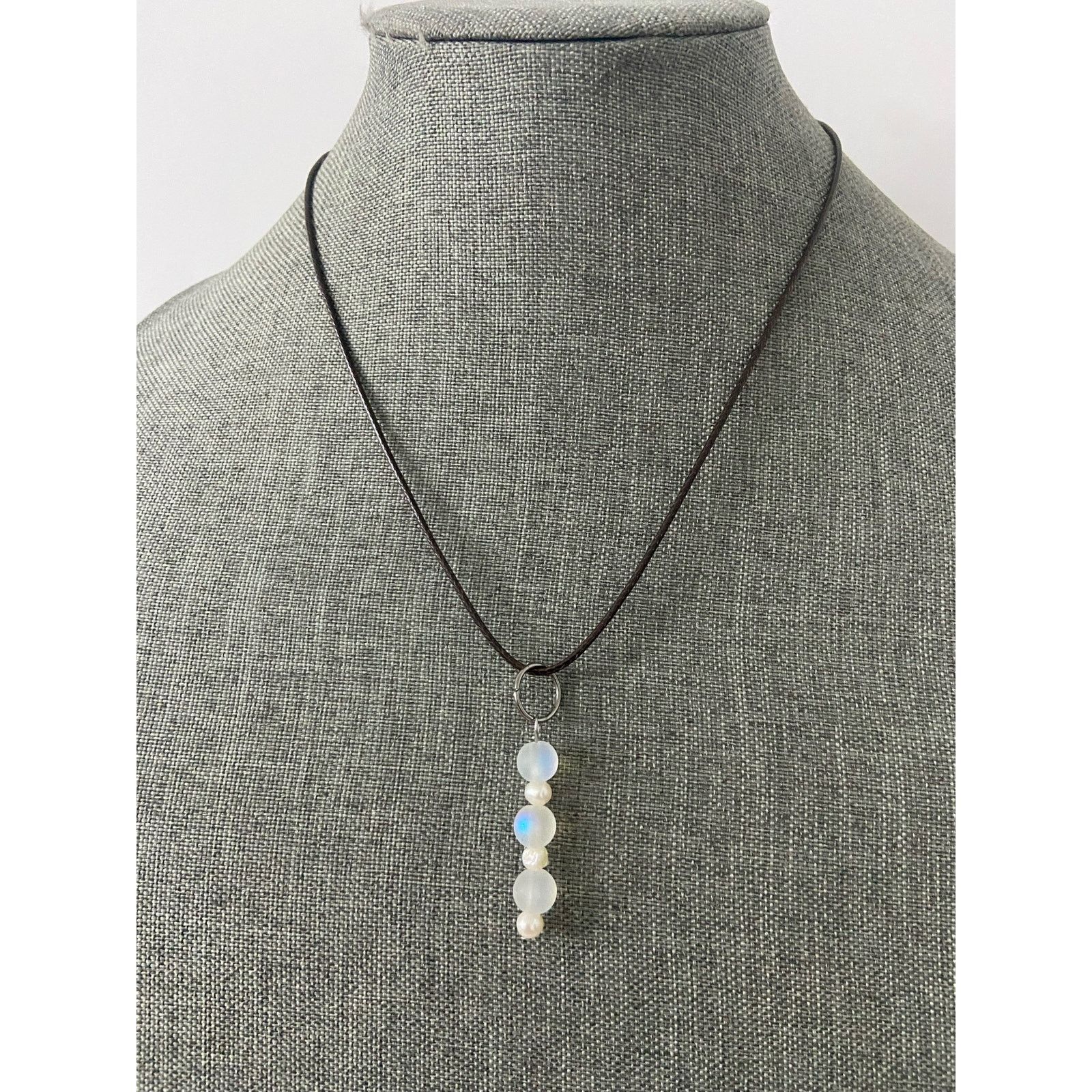 Handmade white bead pendant necklace Size ONE SIZE - 1 Thumbnail