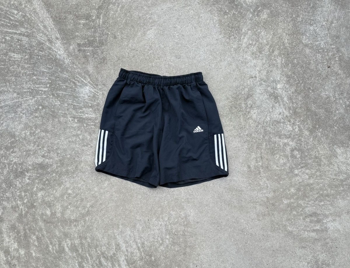 Adidas Vintage adidas Y2K streetwear buggy wide oversized shorts Size US 33 - 1 Thumbnail