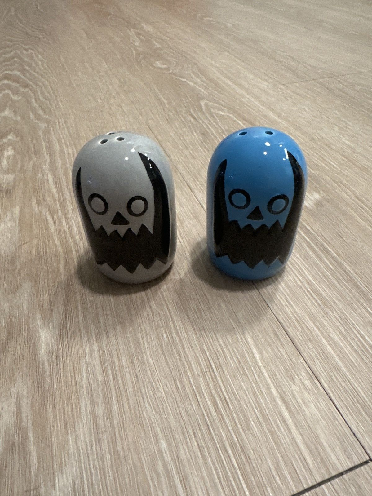 Asspizza Asspizza Salt and Pepper Shakers Ceramic Rare Gray and Blue Size ONE SIZE - 1 Thumbnail