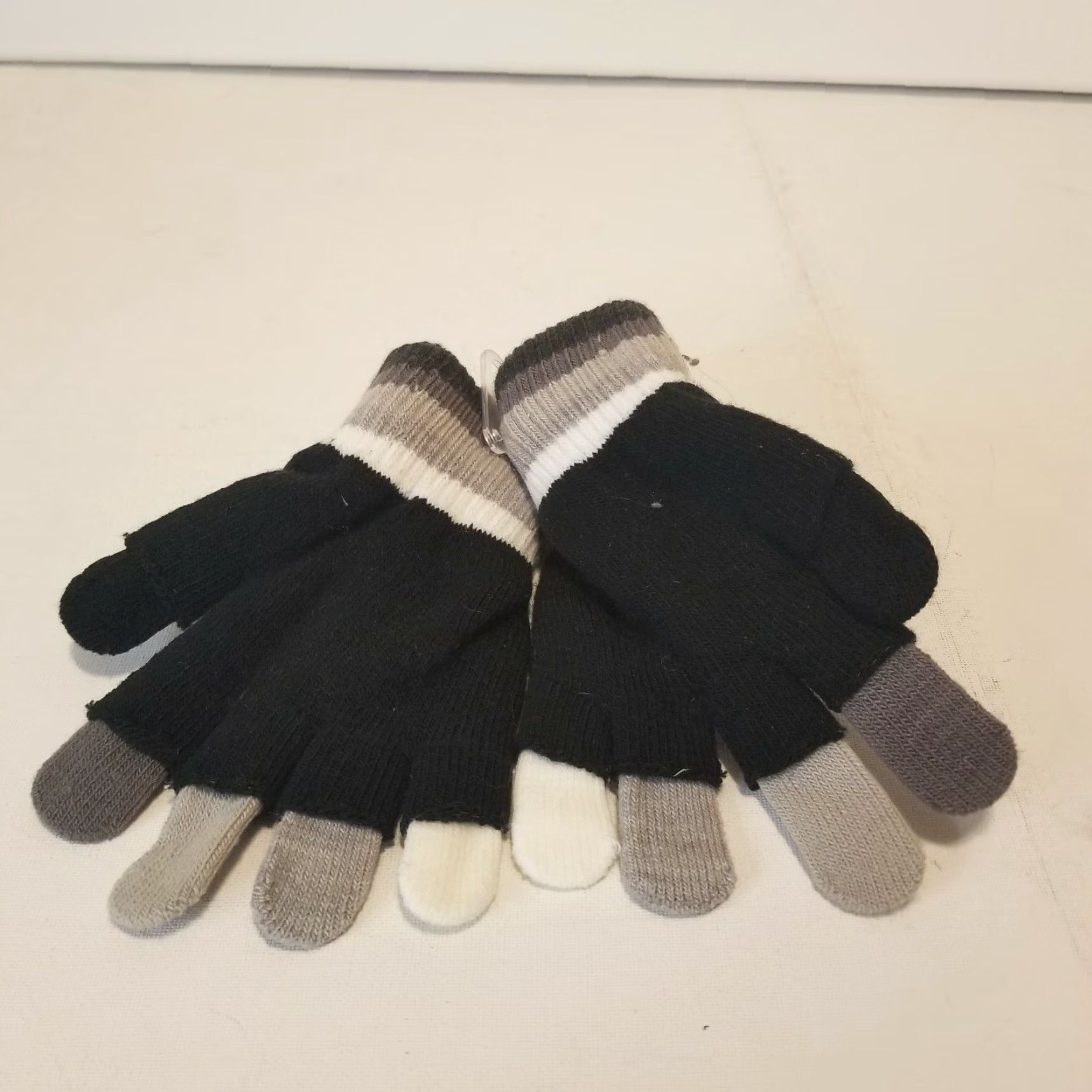 Vintage VINTAGE Envision Studio Winter Gloves Black Gray One Size Womens Size ONE SIZE - 2 Thumbnail