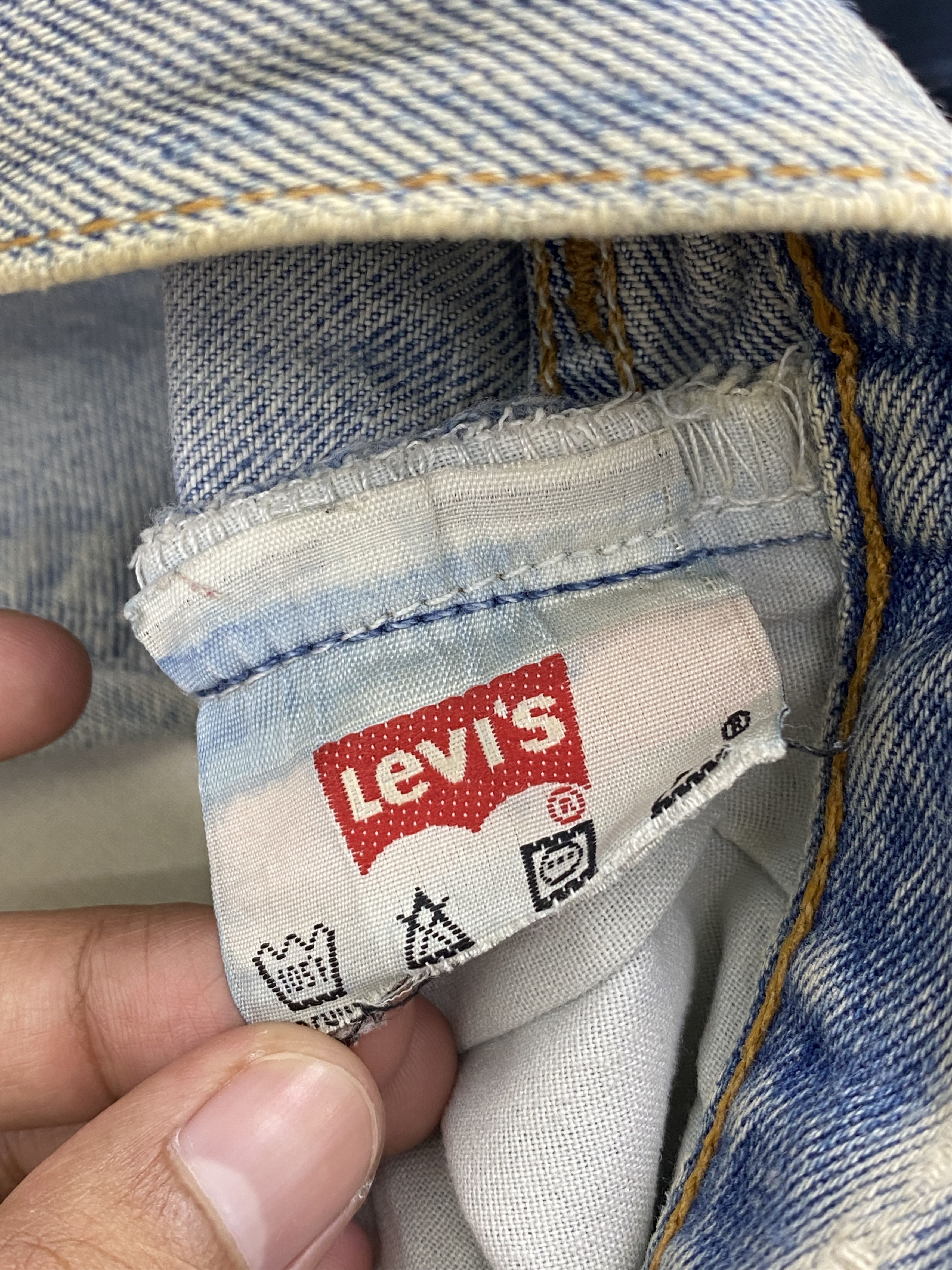 Levi's × Vintage Distressed Vintage 90s Levis 501 Light Washed Denim Jeans Size US 33 - 7 Thumbnail