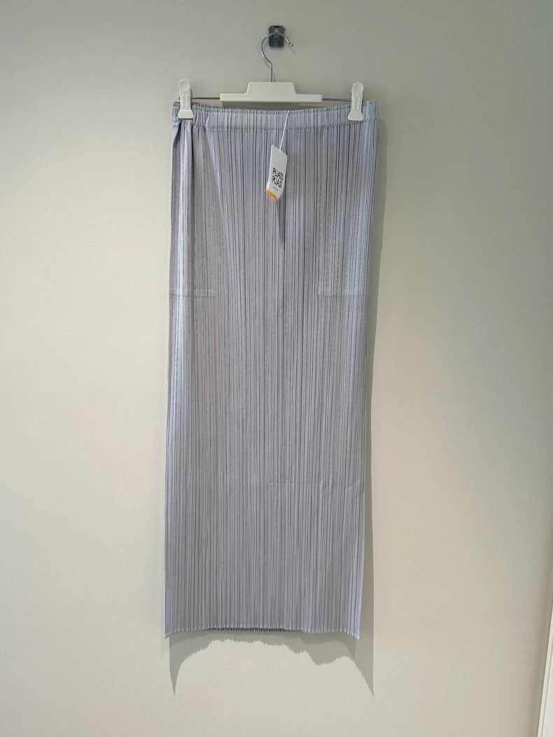 Issey Miyake Issey Miyake size:5 Light grey pleated skirt Size 31" - 1 Thumbnail
