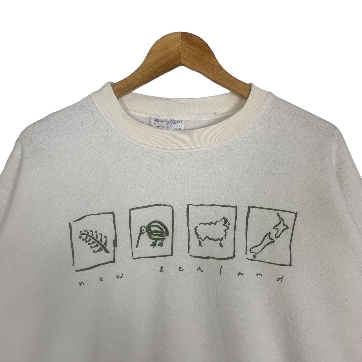 Vintage Vintage The New Zealand Affair Crewneck Sweatshirt Size US XL / EU 56 / 4 - 3 Thumbnail