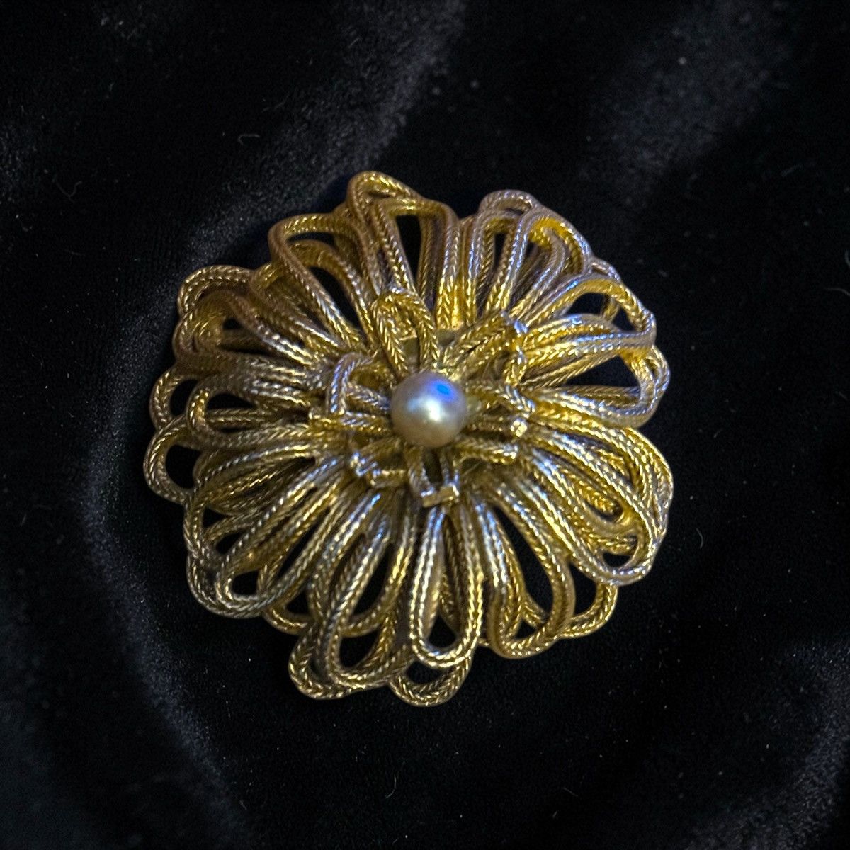 Vintage Vintage Capri gold tone flower brooch Size ONE SIZE - 1 Thumbnail