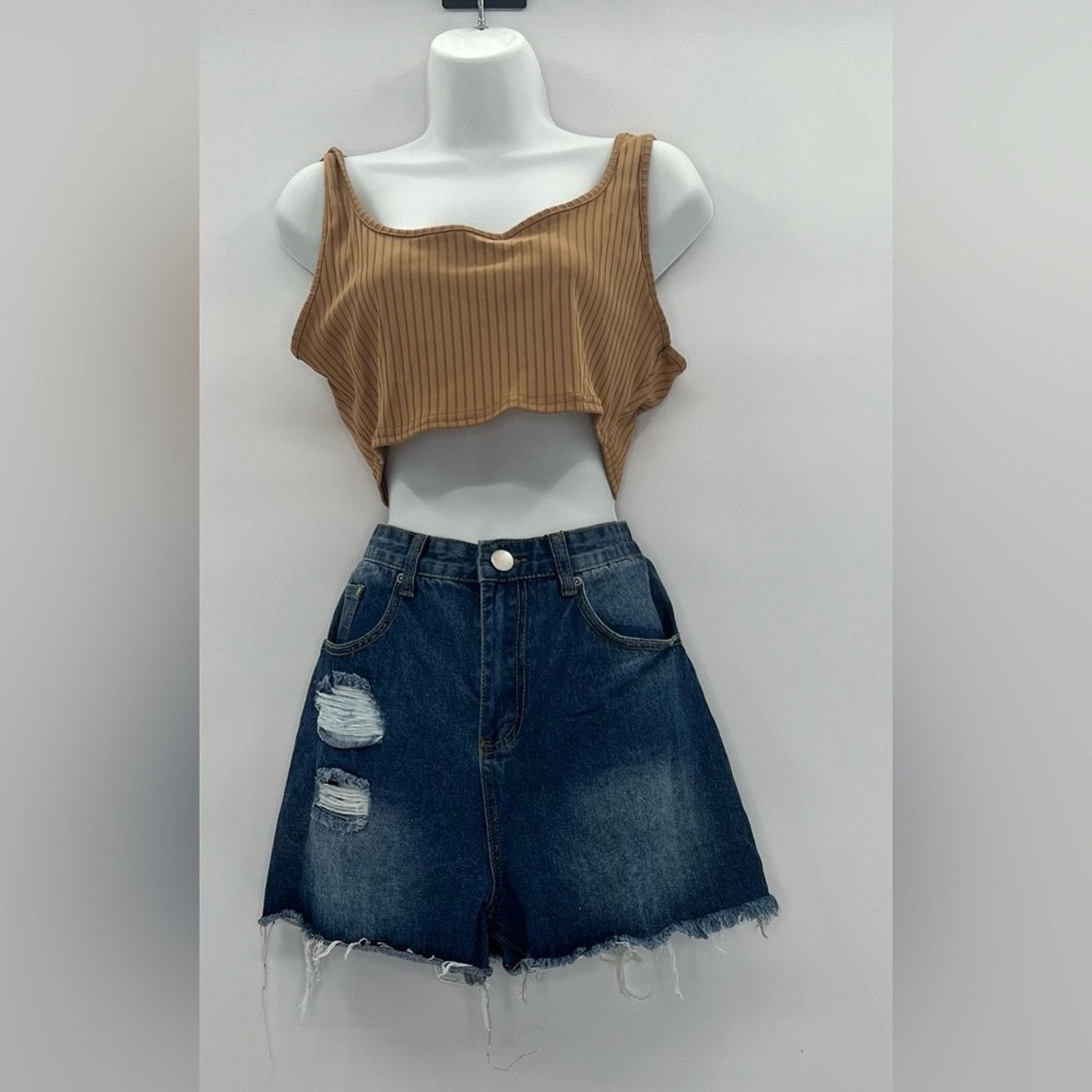 Boohoo Boohoo Tan Ribbed Knit Scooped Cropped Tank Top Size 12 NWT Size XL / US 12-14 / IT 48-50 - 1 Thumbnail