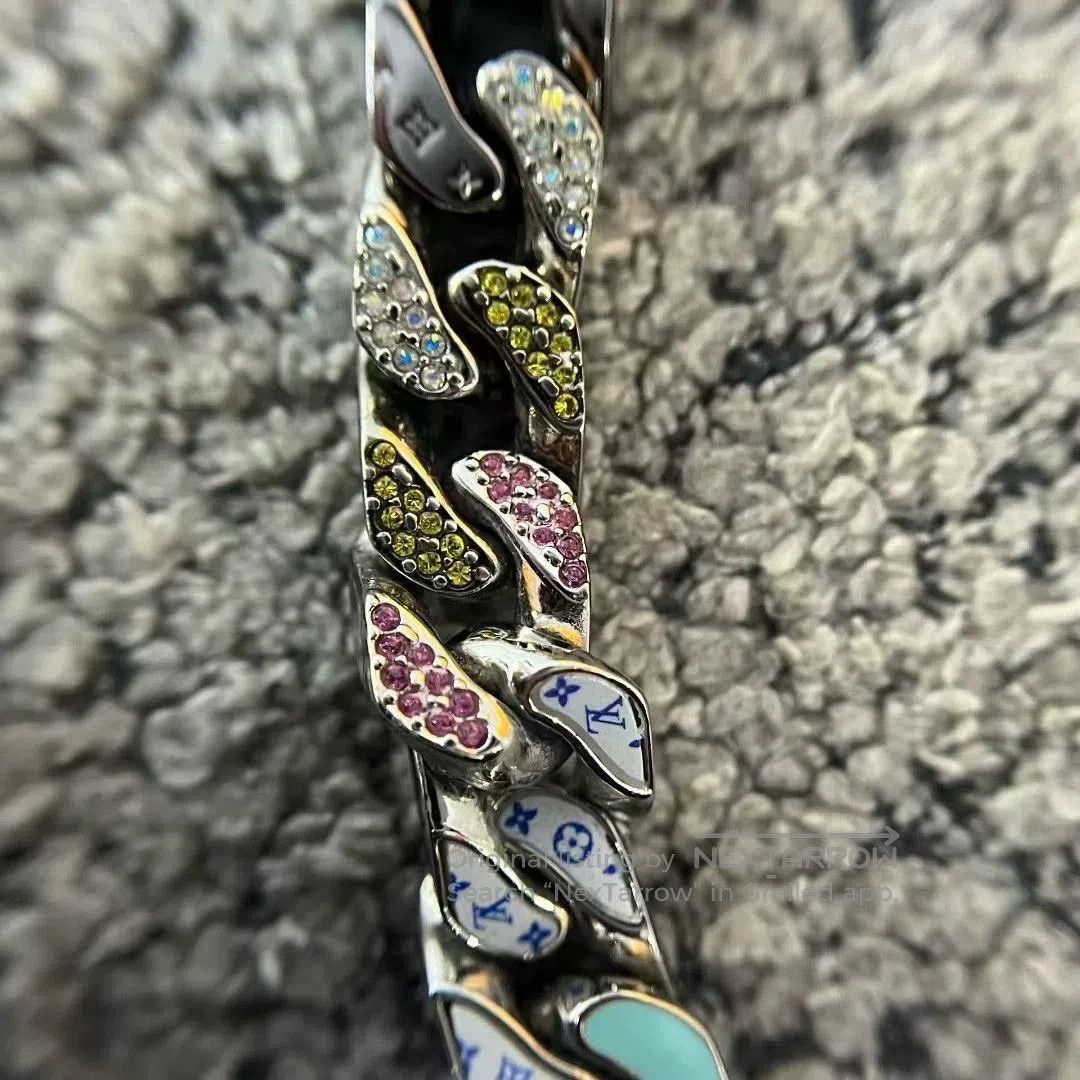 Louis Vuitton louis vuitton latest letter pattern bracelet. Size ONE SIZE - 5 Thumbnail