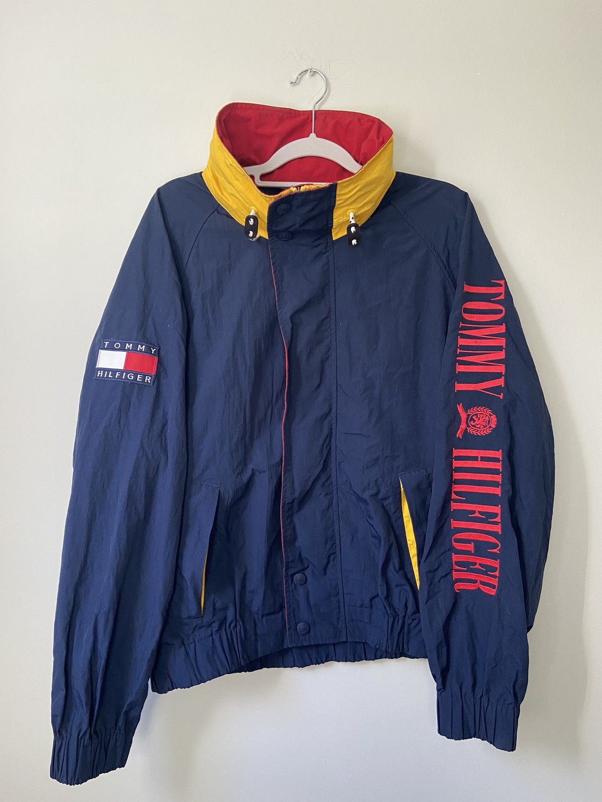 Tommy Hilfiger 1990s Tommy Hilfiger Sailing Spellout Windbreaker Jacket Size US L / EU 52-54 / 3 - 4 Thumbnail