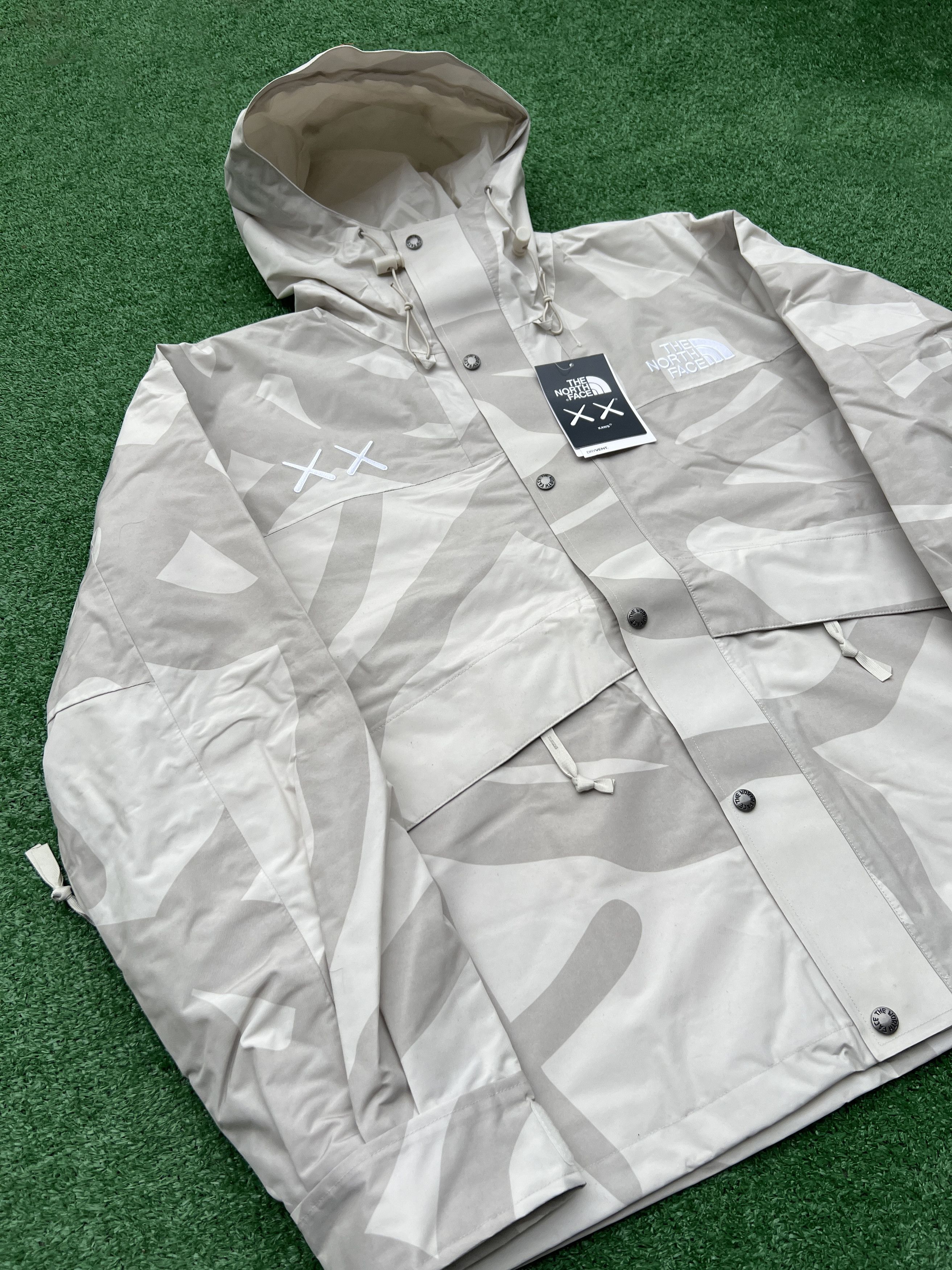 Kaws × The North Face KAWS x The North Face Mountain Jacket Size US L / EU 52-54 / 3 - 4 Thumbnail