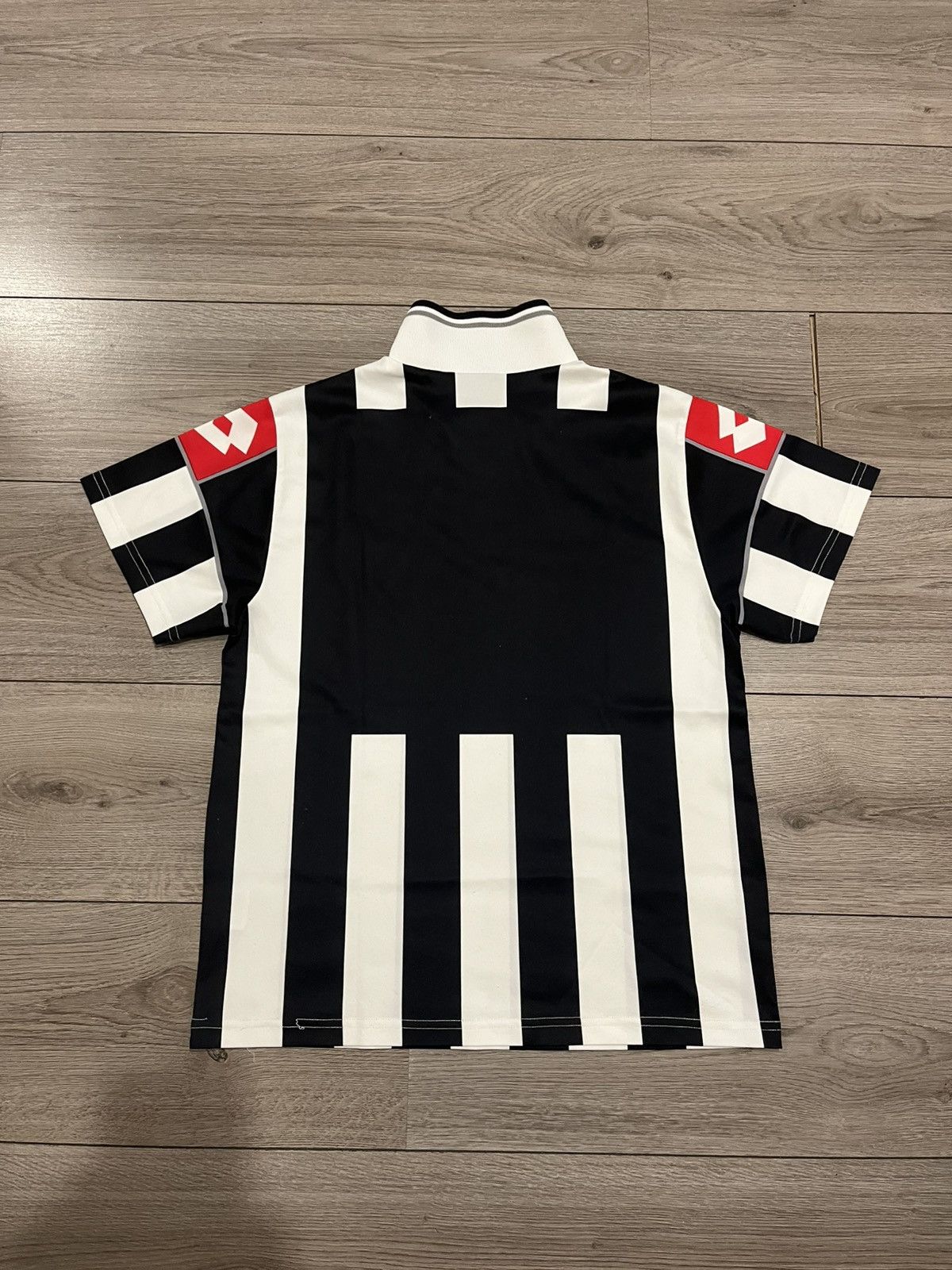 Lotto Sport × Vintage Juventus 2000/01 Football Shirt Lotto Soccer Vintage Jersey Size US S / EU 44-46 / 1 - 8 Thumbnail