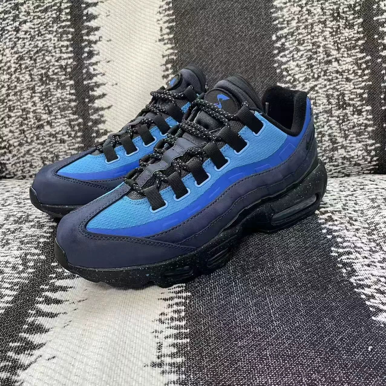 Nike Nike AIR MAX Blue Lowtop Sneakers 9 Men Size US 9 / EU 42 - 1 Thumbnail