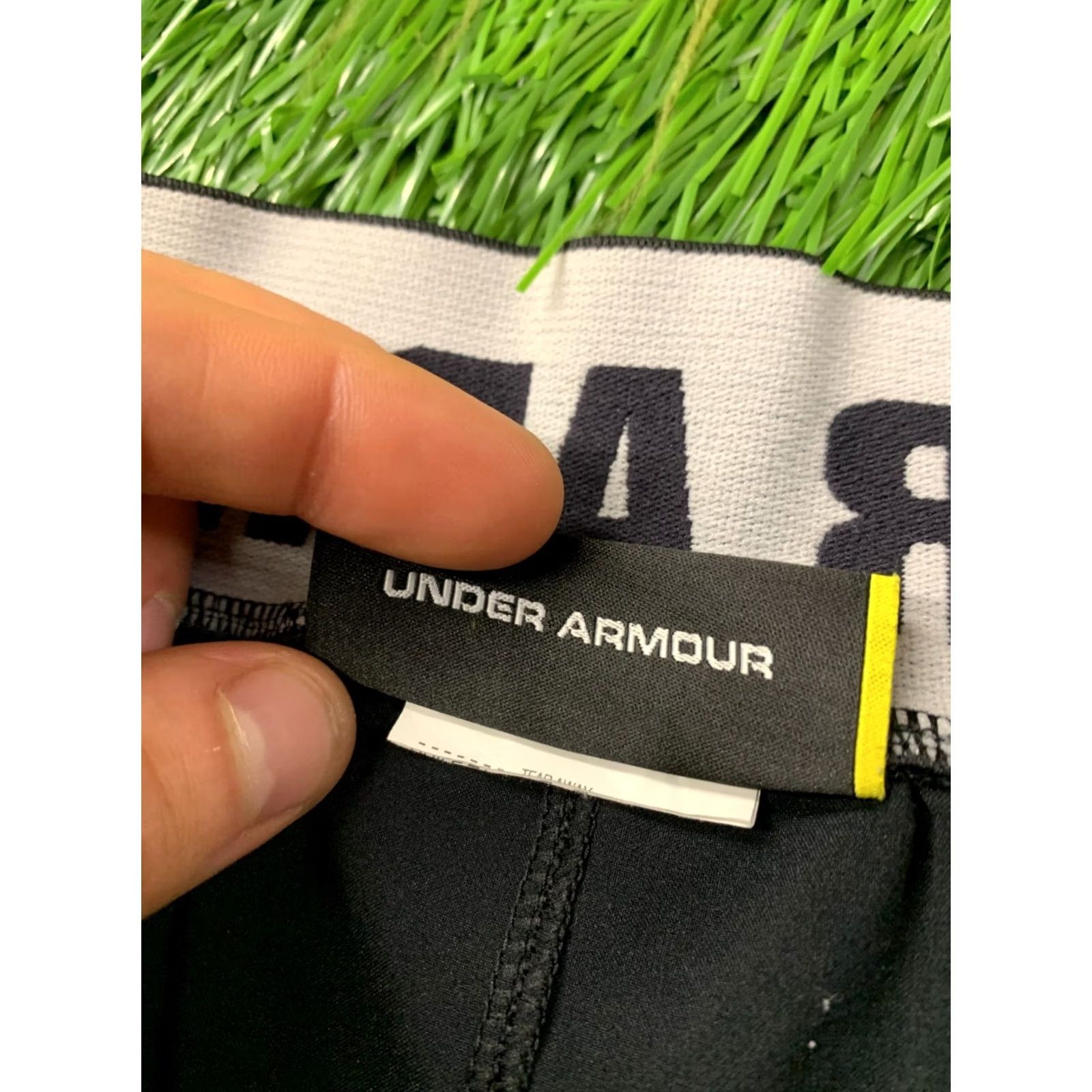 Under Armour Under Armour Training Shorts Men M Black Gray White Logo Pockets Casual Short Size M Size US 31 - 5 Thumbnail