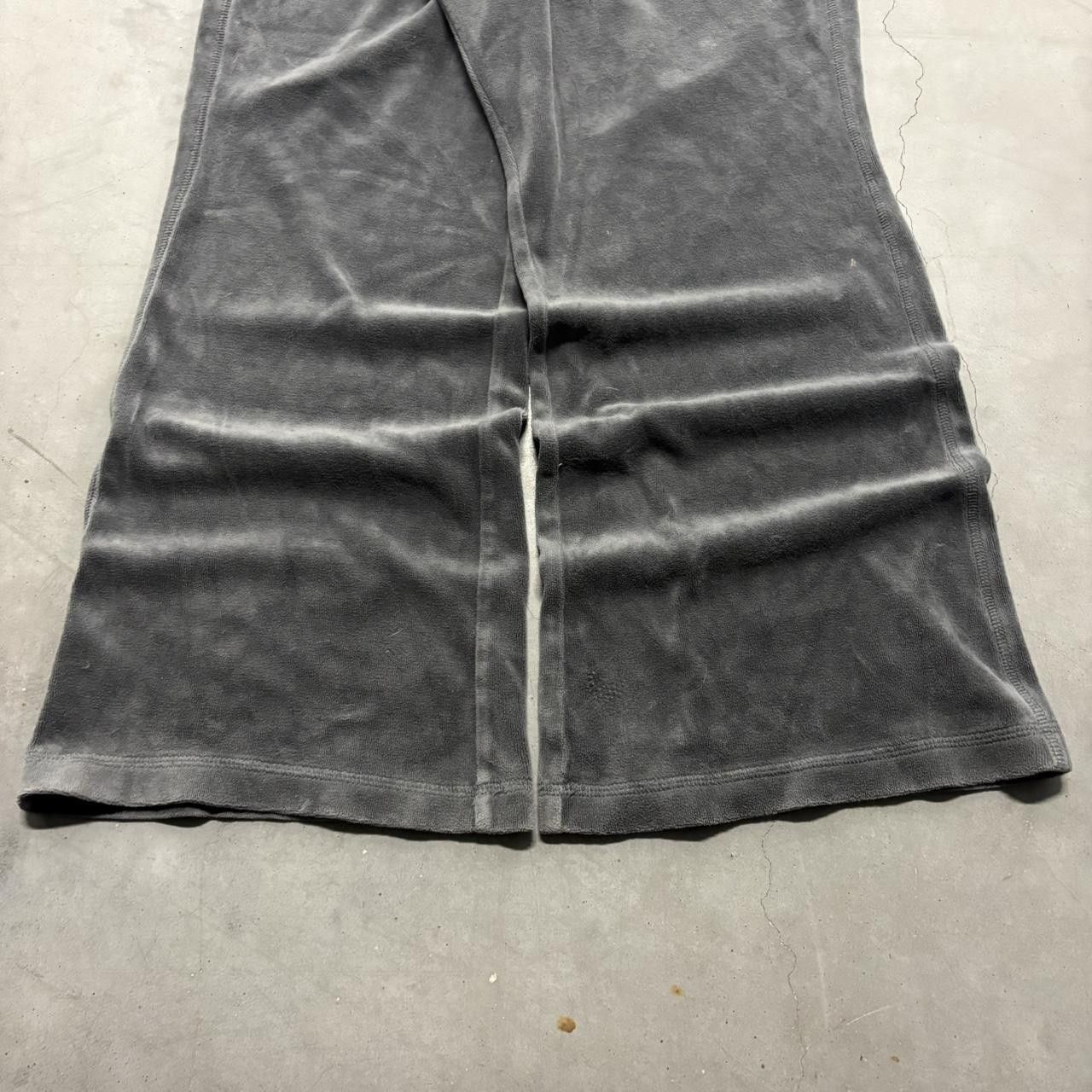 Vintage Crazy Vintage Y2K/2000s Baggy Blackish Grey silk Velvet Sweatpants with no pockets! Size US 36 / EU 52 - 4 Thumbnail