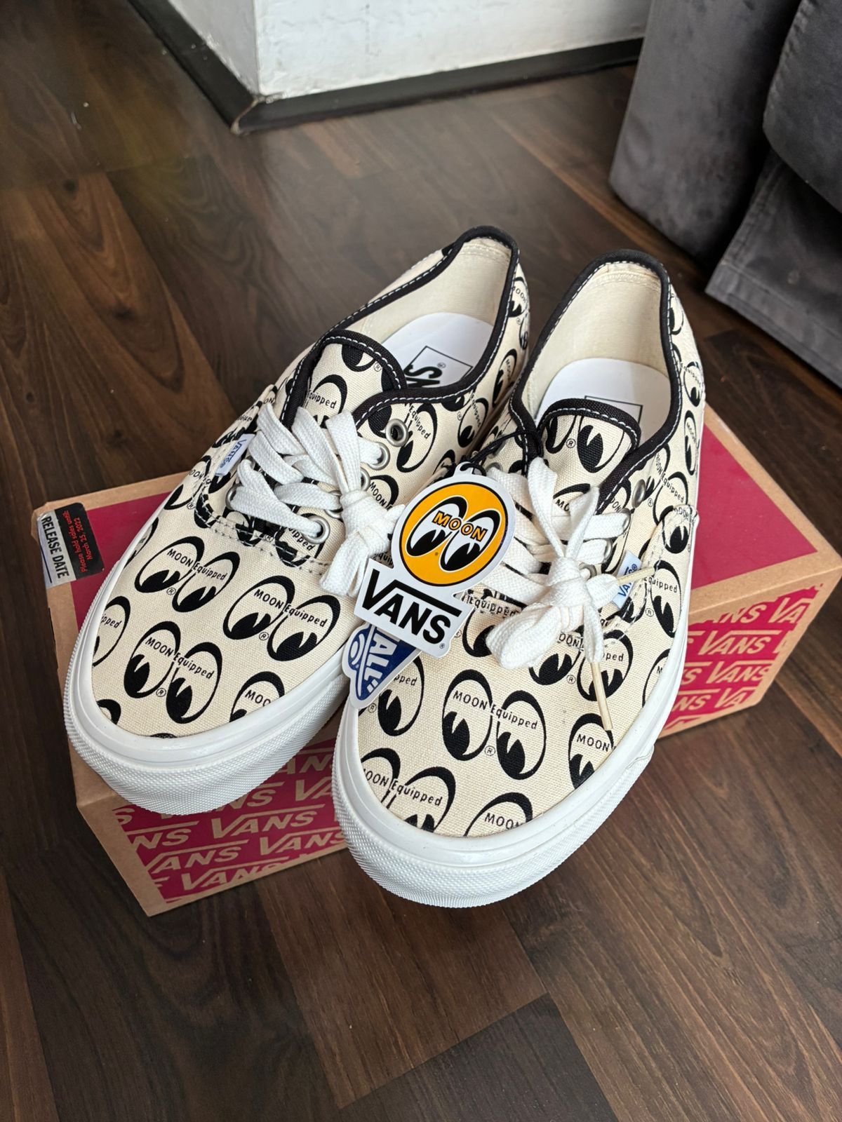 Vans Vans Authentic 44 DX Mooneyes Anaheim Factory White Size US 7.5 / EU 40-41 - 1 Thumbnail