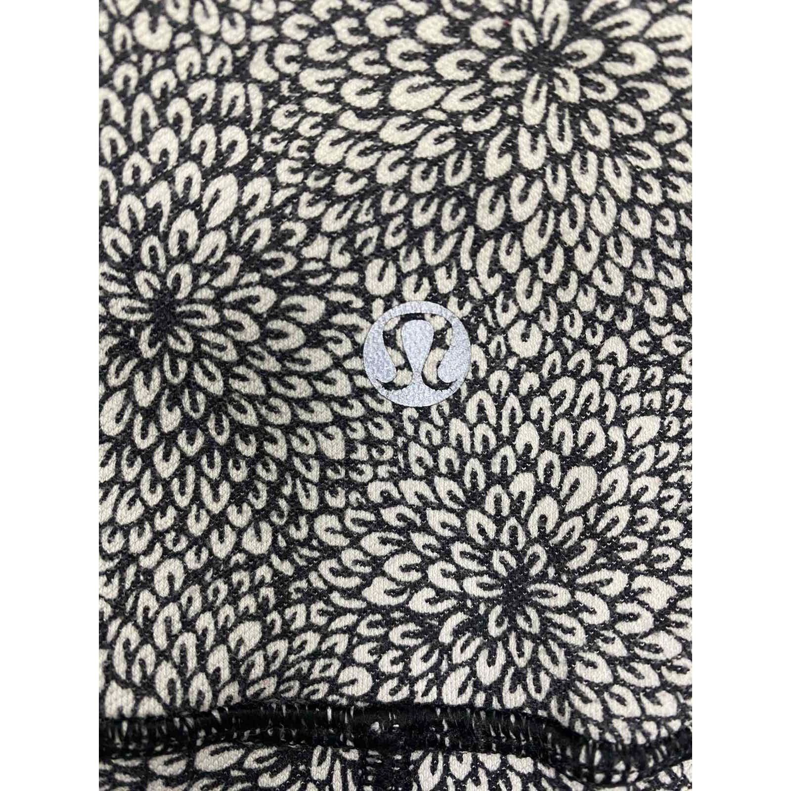 Lululemon Lululemon Wunder Shorts Scatter Star Arctic Grey L 4 A000632 Size 27" / US 4 / IT 40 - 3 Thumbnail
