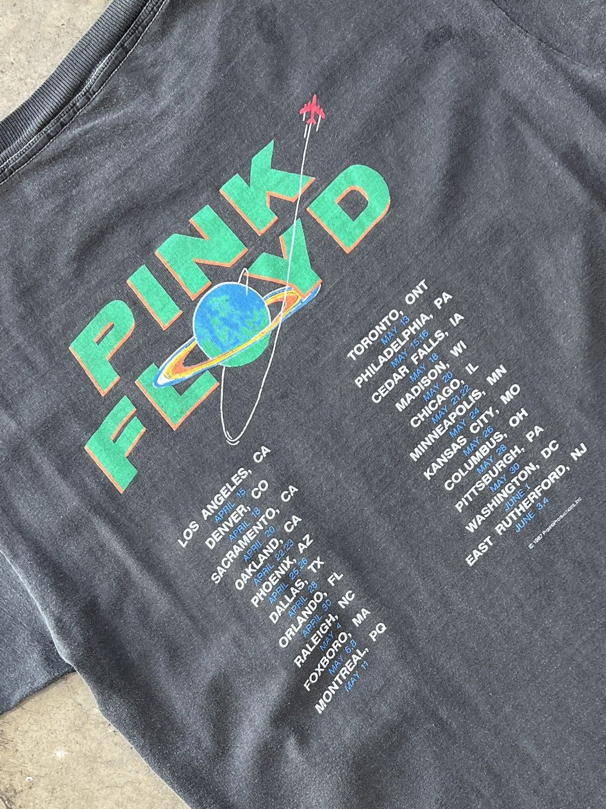 Band Tees Vintage 1987 Pink Floyd Dark Side of the Moon Tour Tee XL Size US XL / EU 56 / 4 - 4 Thumbnail