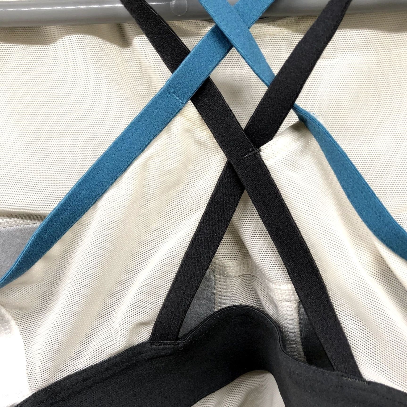 Adidas Adidas Sports Bra Womens S White A/B Cup Padded Strappy Back Active Pullover Size S / US 4 / IT 40 - 4 Thumbnail
