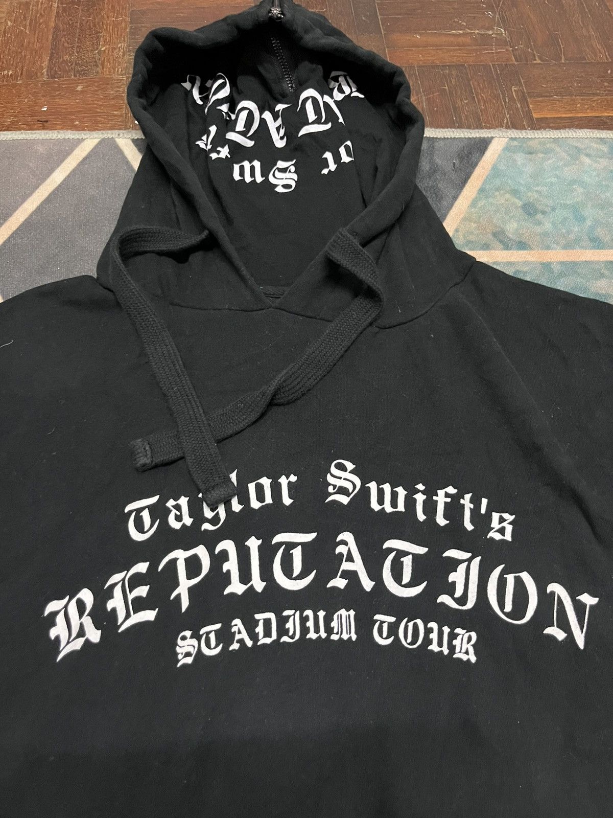 Band Tees 💥Taylor Swift REPUTATION Promo Album Hoodie Size US L / EU 52-54 / 3 - 7 Thumbnail