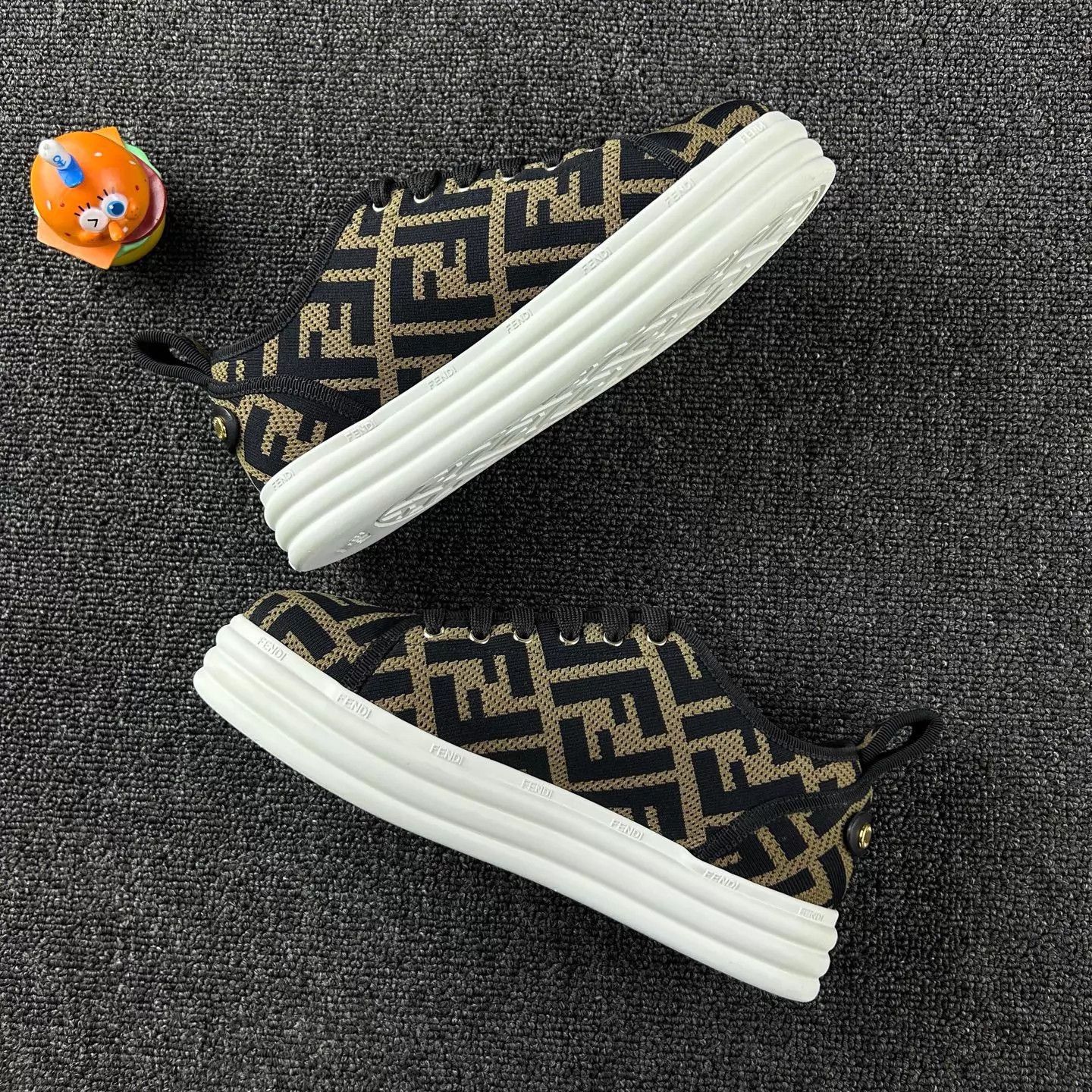 Fendi Fendi Monogram Sneakers EUR 35 Size US 4.5 / IT 34.5 - 3 Thumbnail