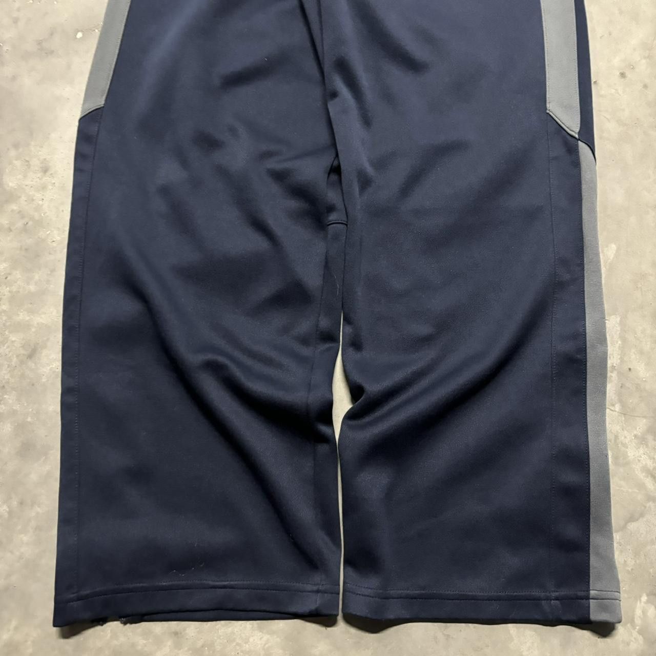 Japanese Brand × Vintage Crazy Vintage Y2K/2000s Navy Blue Grey Striped Drill Athletic Essential Sweatpants! Size US 32 / EU 48 - 4 Thumbnail