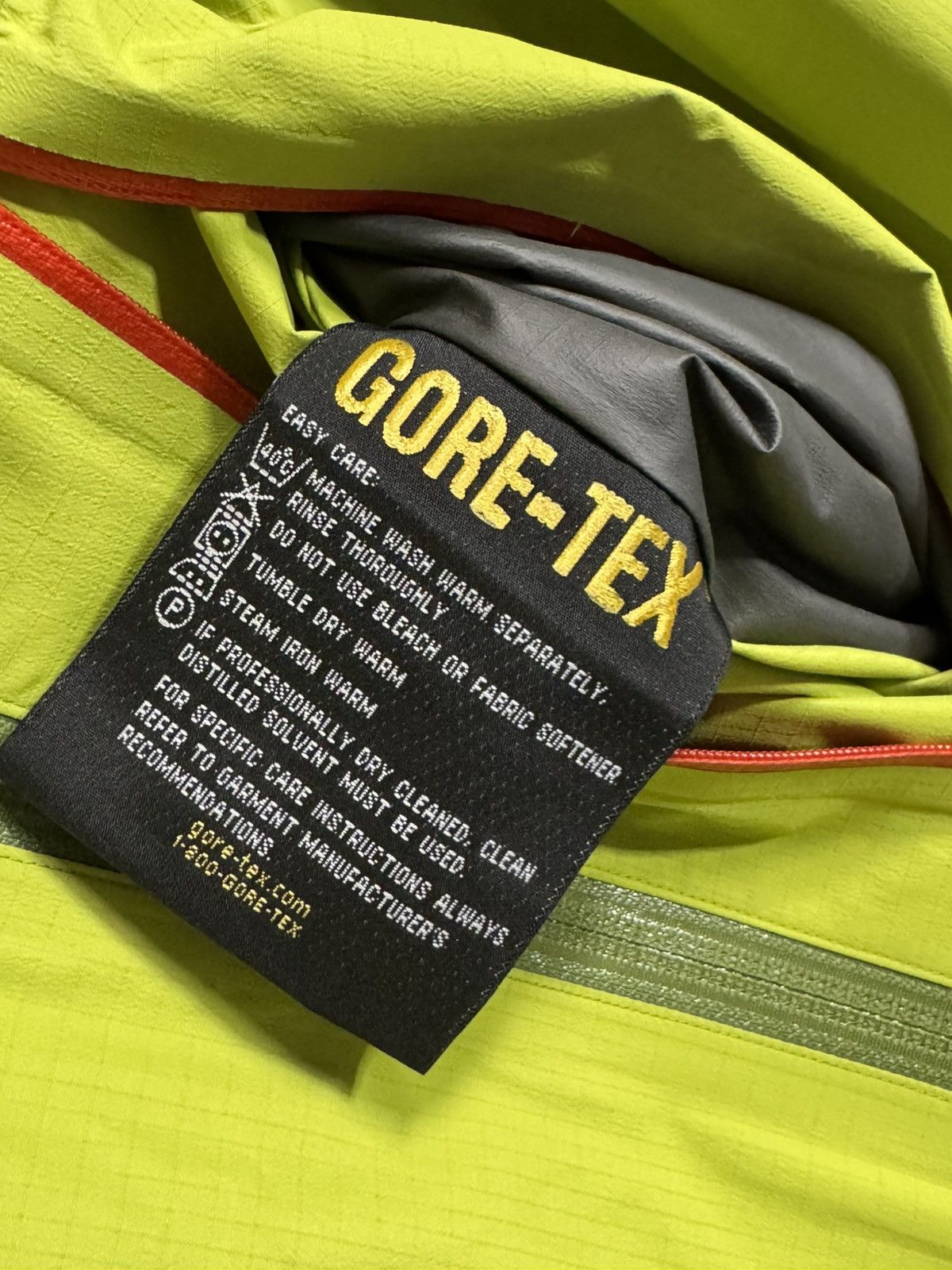 Arc'teryx Arc'teryx GORE-TEX Paclite Jacket Size XL Bright Citron/Lime Size US XL / EU 56 / 4 - 5 Thumbnail